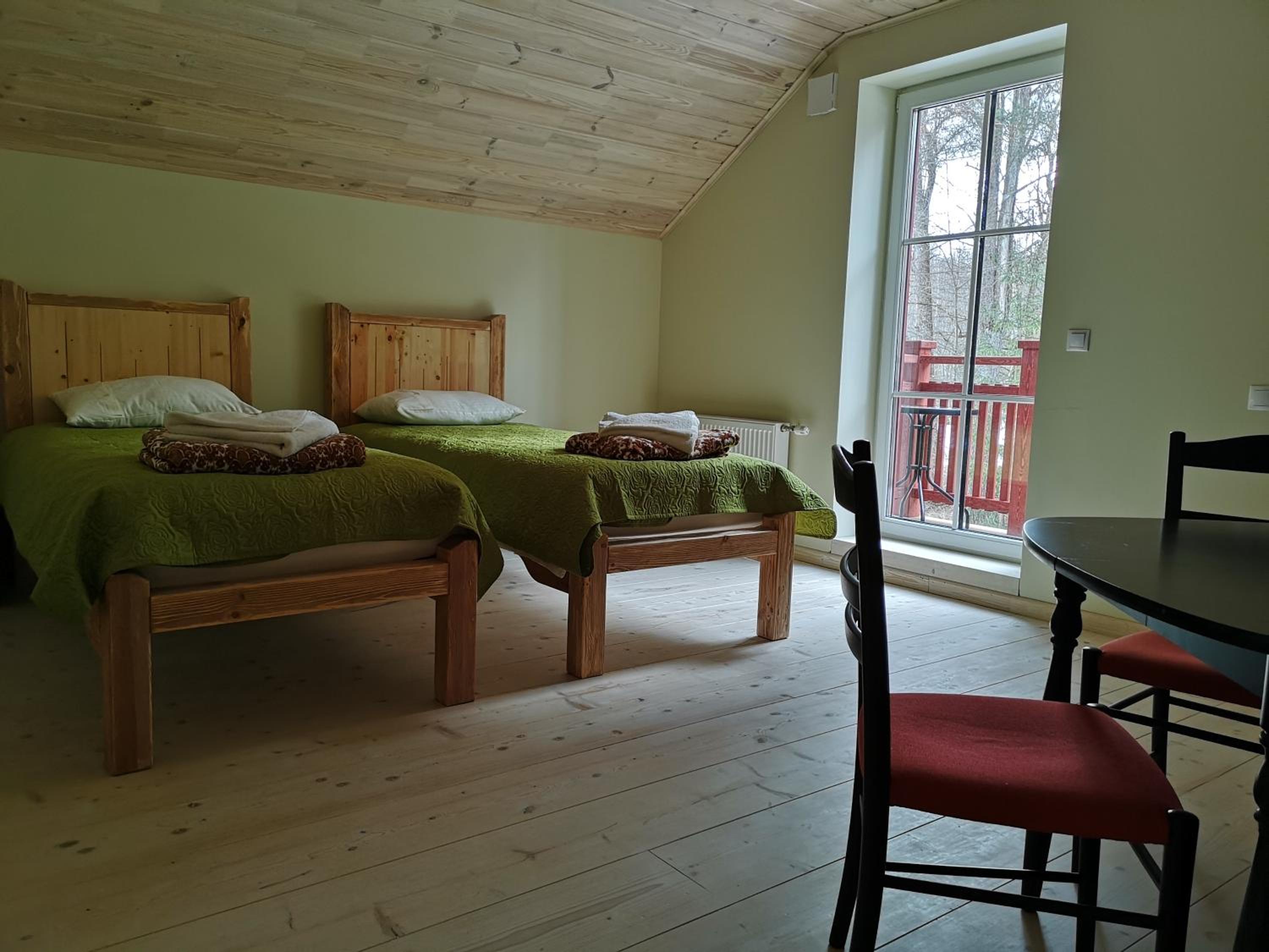 Quadruple Room with Balcony - Photo 4