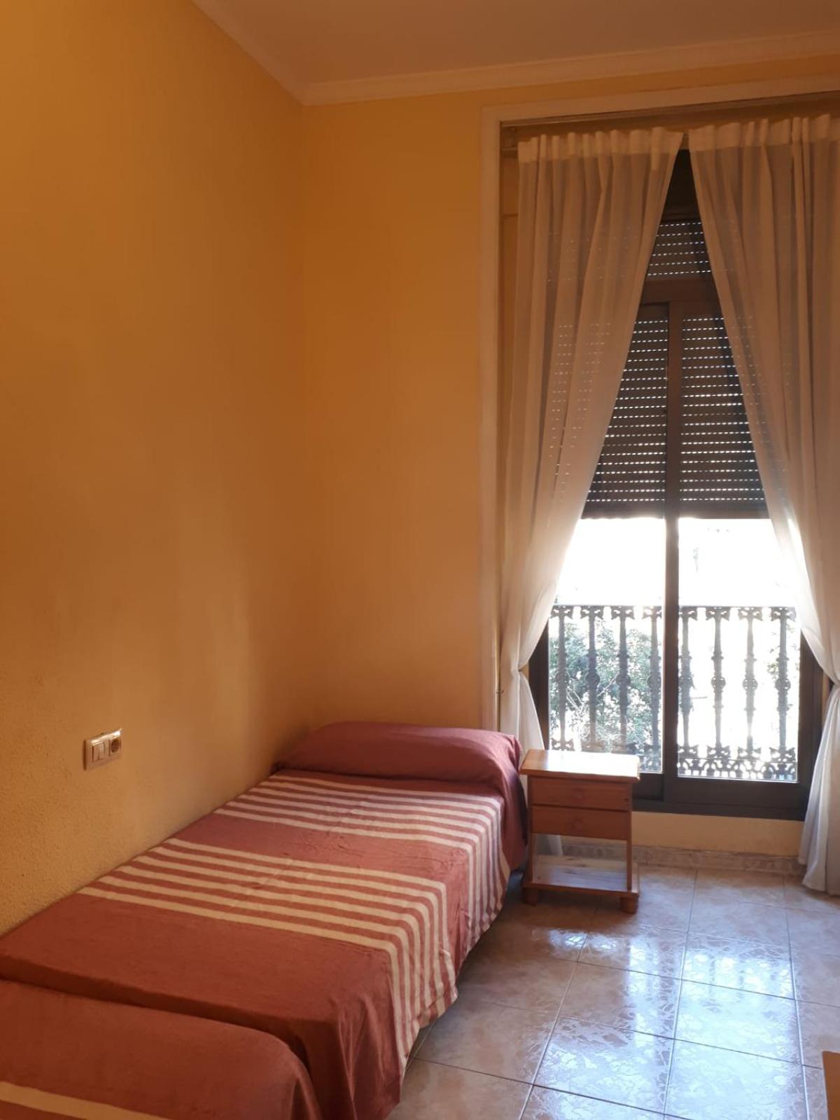Single Room with Shared Bathroom photo 3