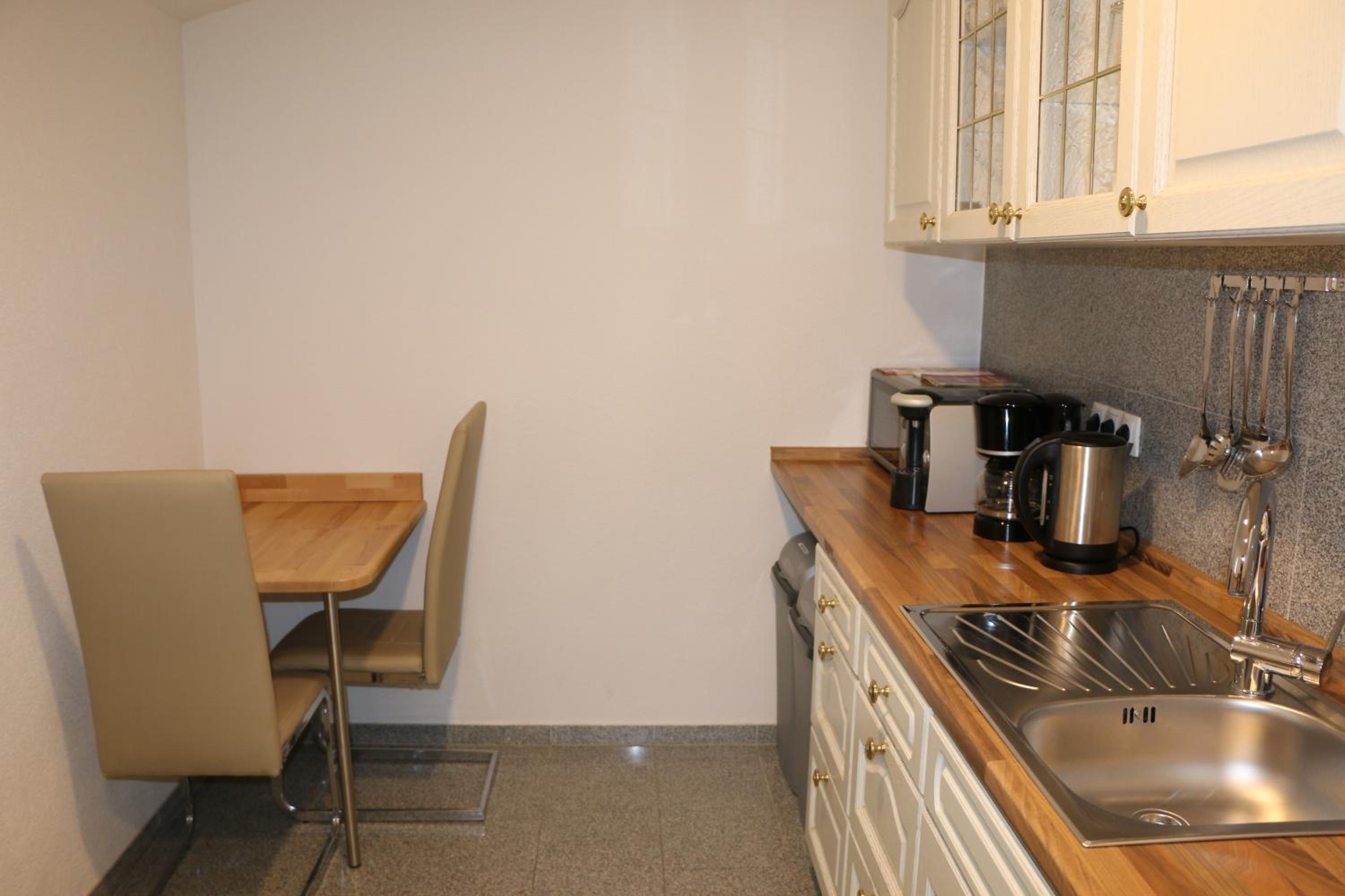 Single Room with Shared Bathroom photo 2