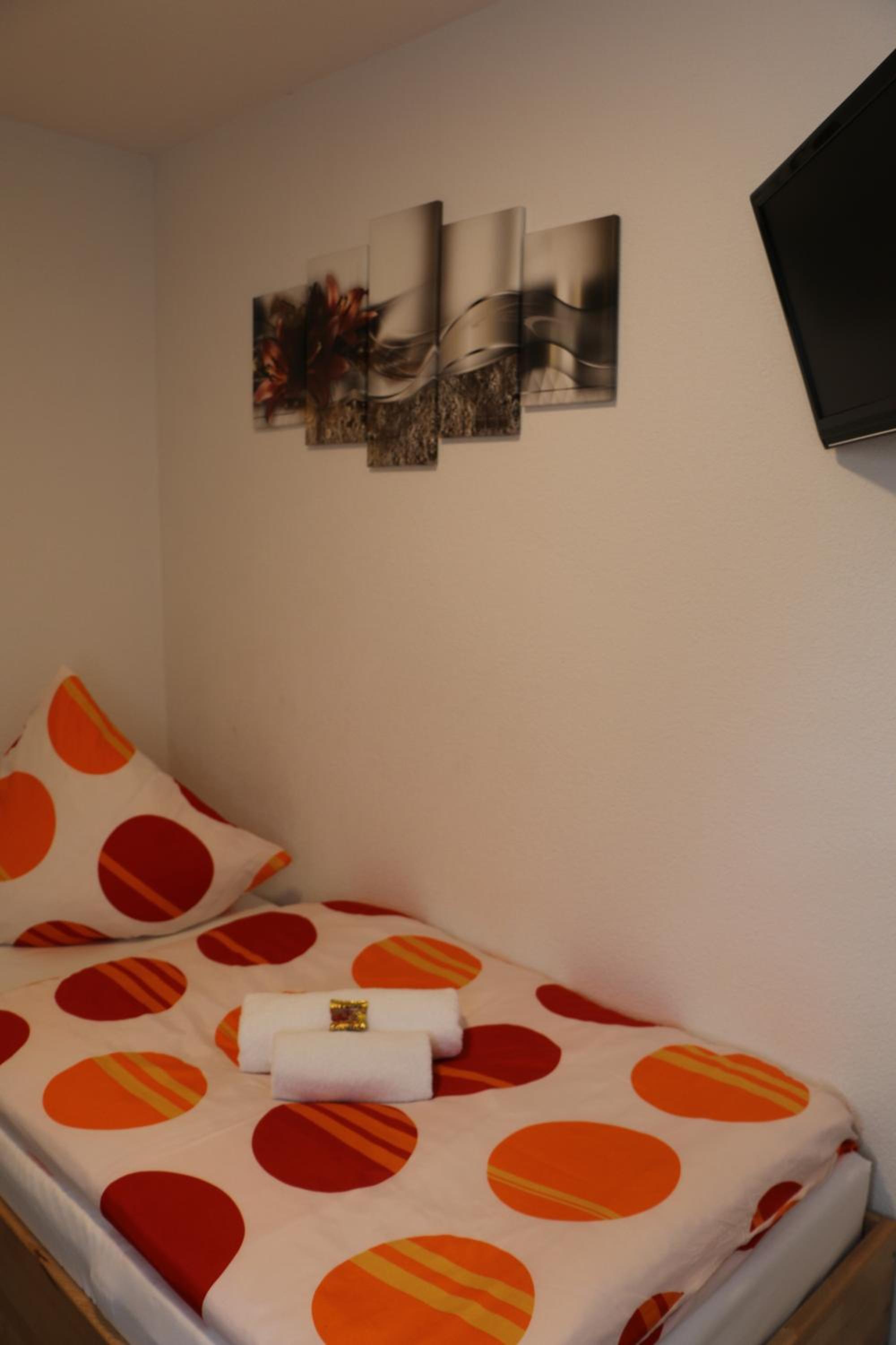 Single Room with Shared Bathroom photo 1