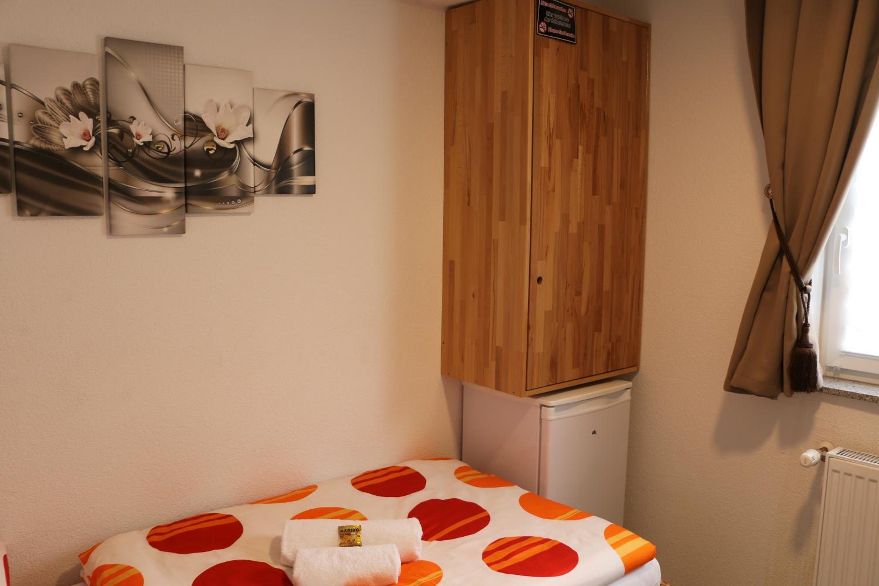 Single Room with Shared Bathroom photo 1