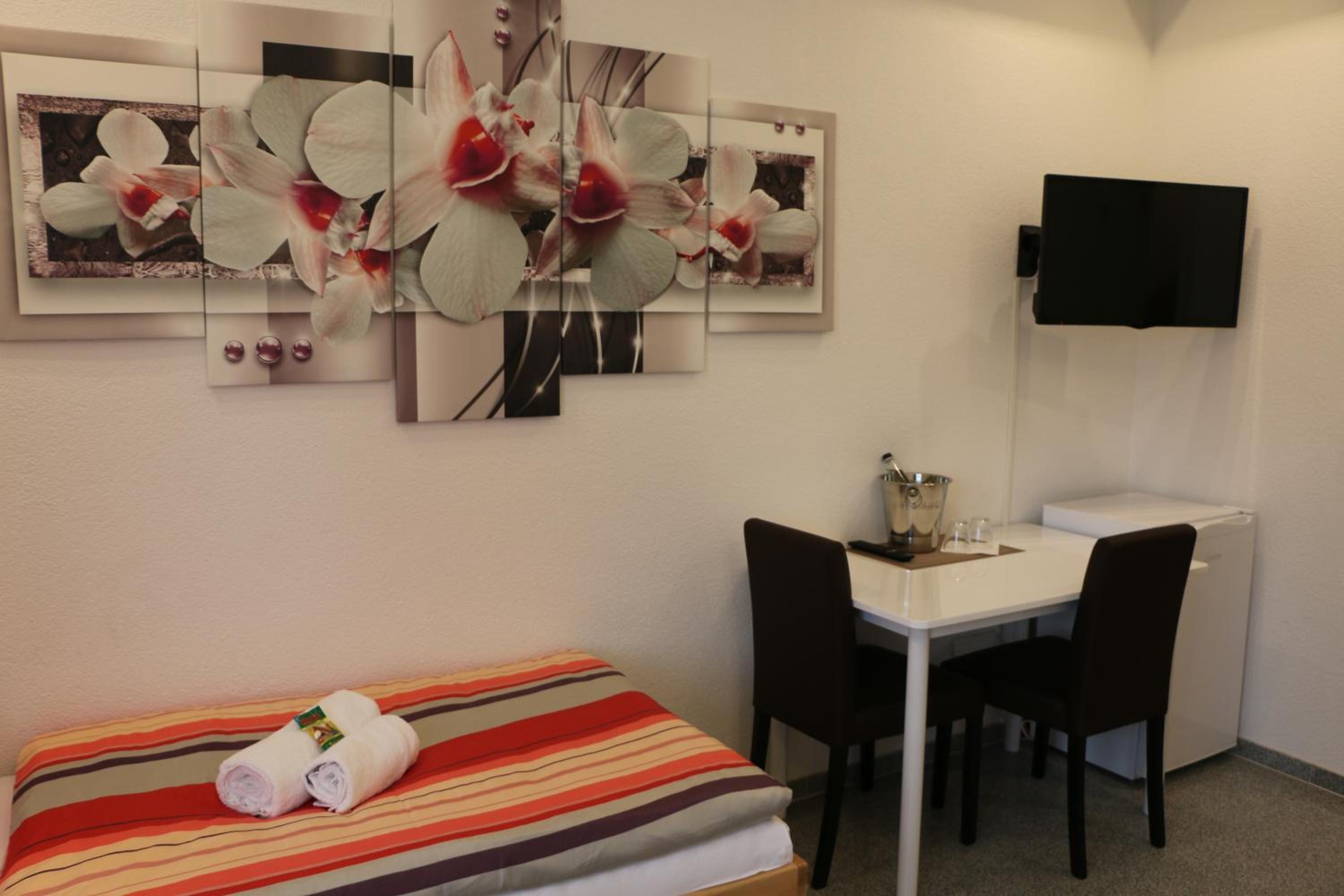 Standard Twin Room with Shared Bathroom photo 1