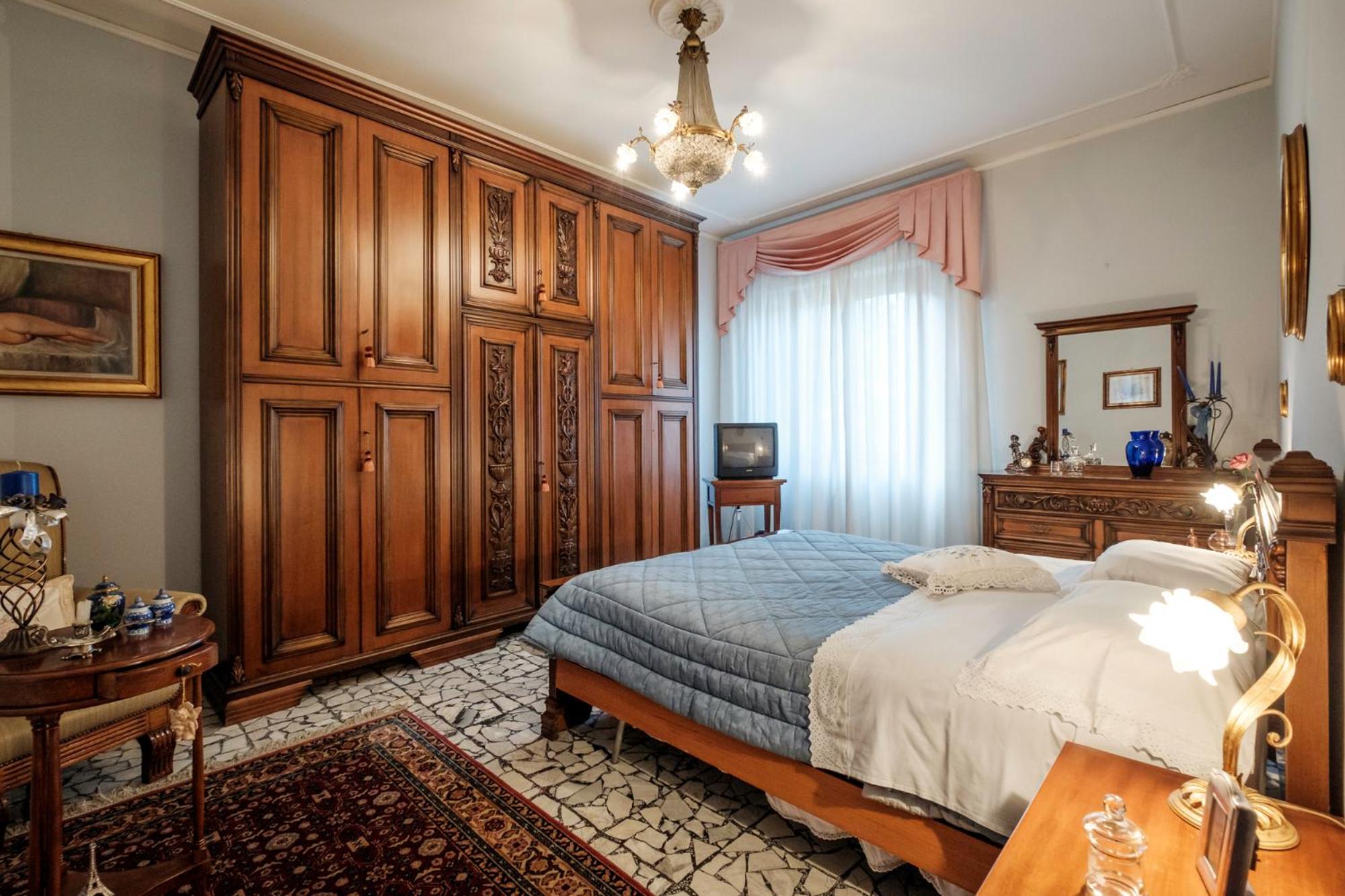 Three-Bedroom House photo 2