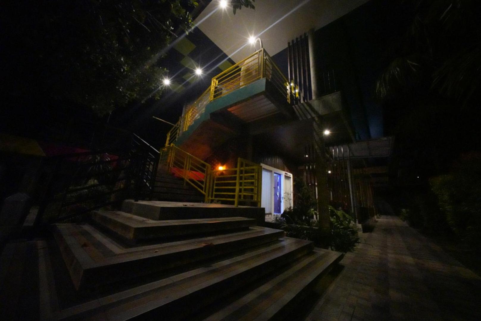 Deluxe Double or Twin Room with Balcony - Photo 3