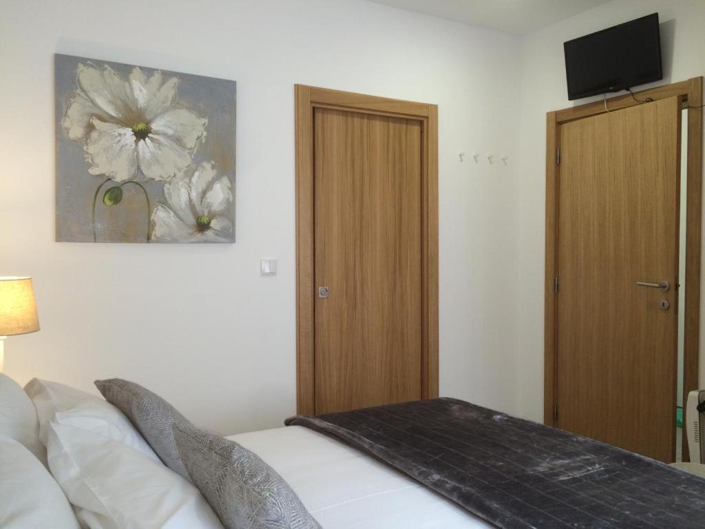 King Room with Balcony - Photo 1