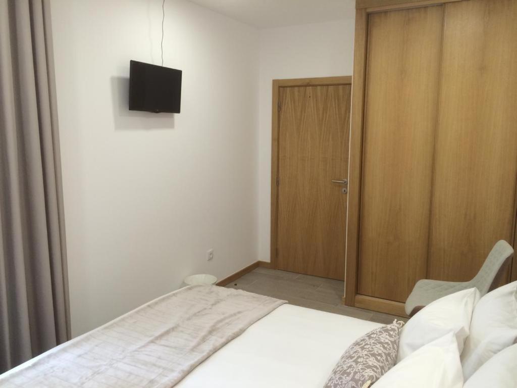 King Room with Balcony - Photo 6