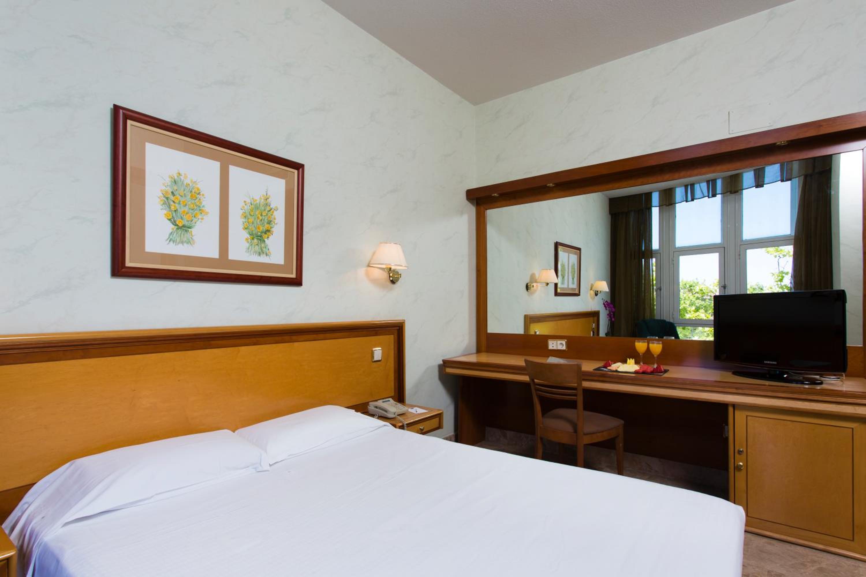 Standard Queen Room photo 3