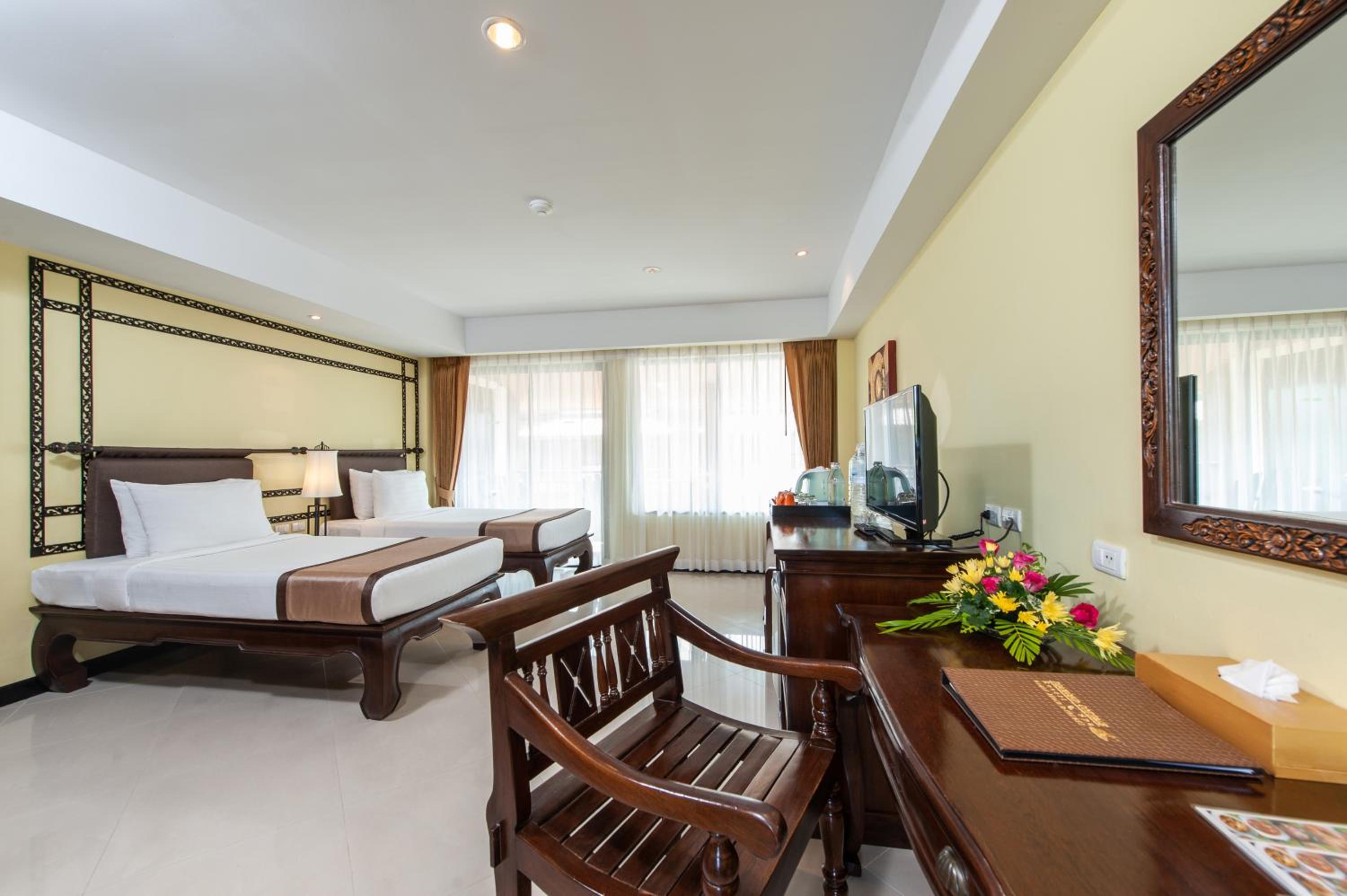 Deluxe Double or Twin Room with Pool View - Photo 2
