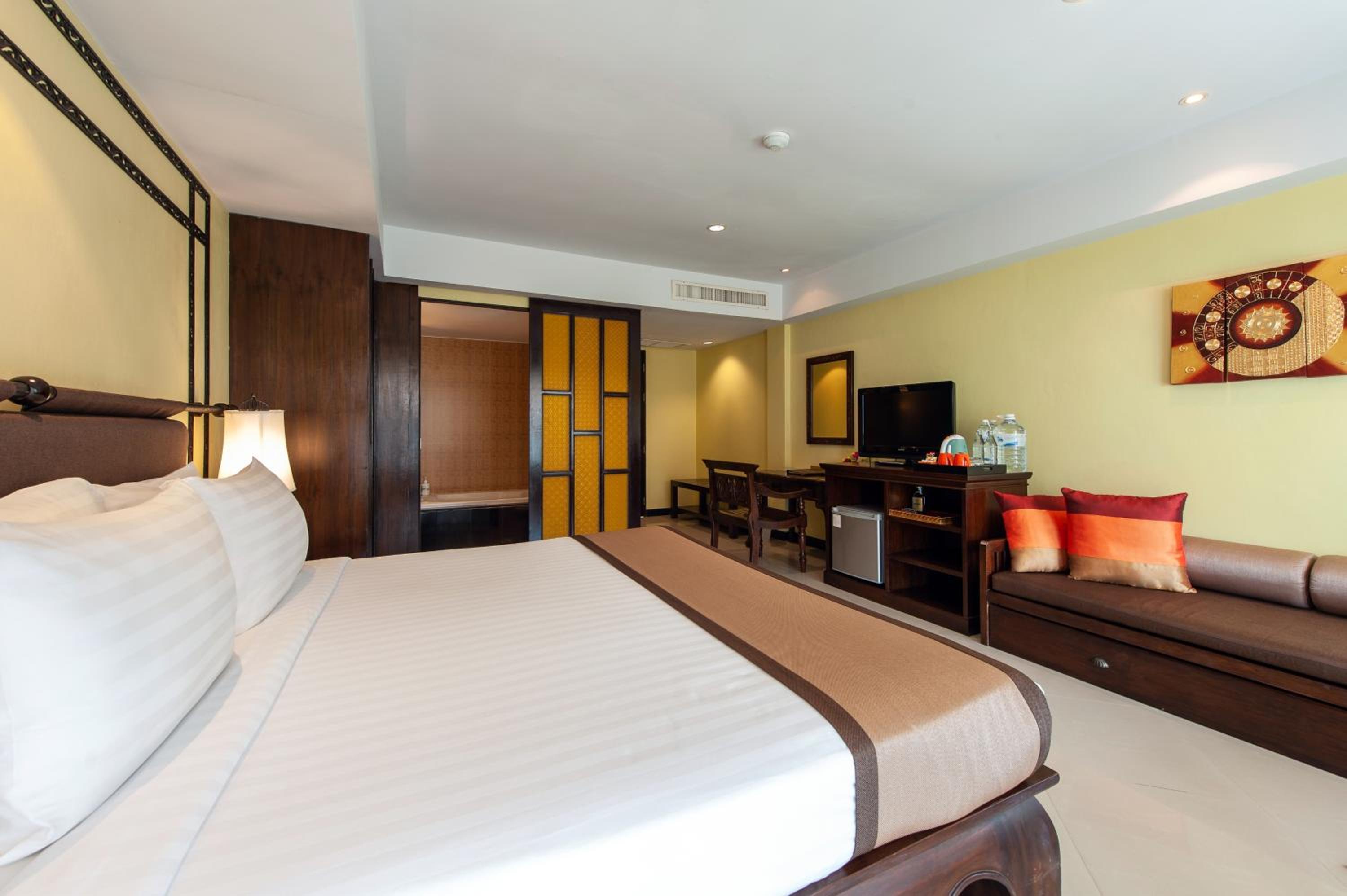 Deluxe Double or Twin Room with Pool View - Photo 3