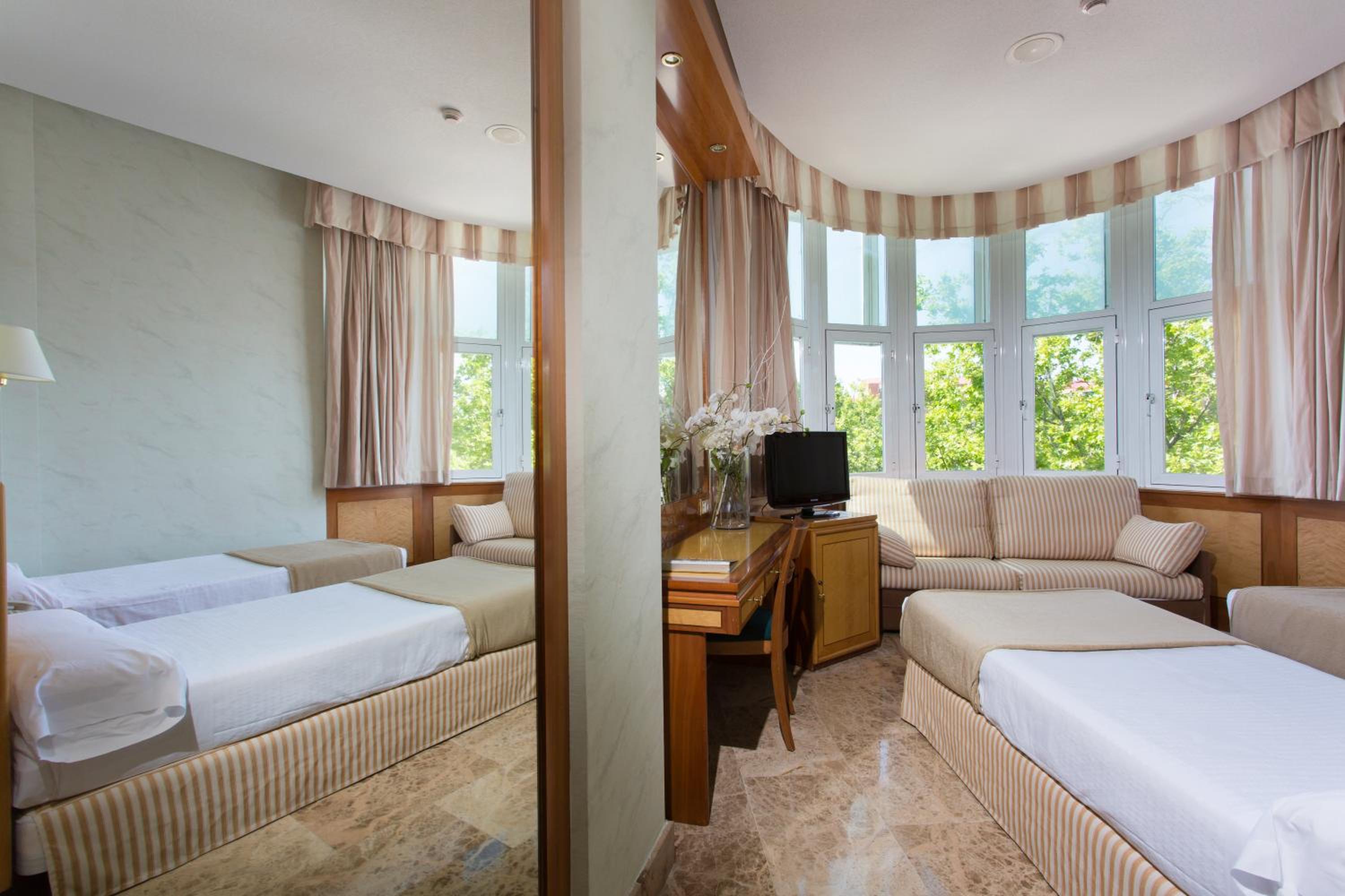 Double or Twin Room - Photo 3