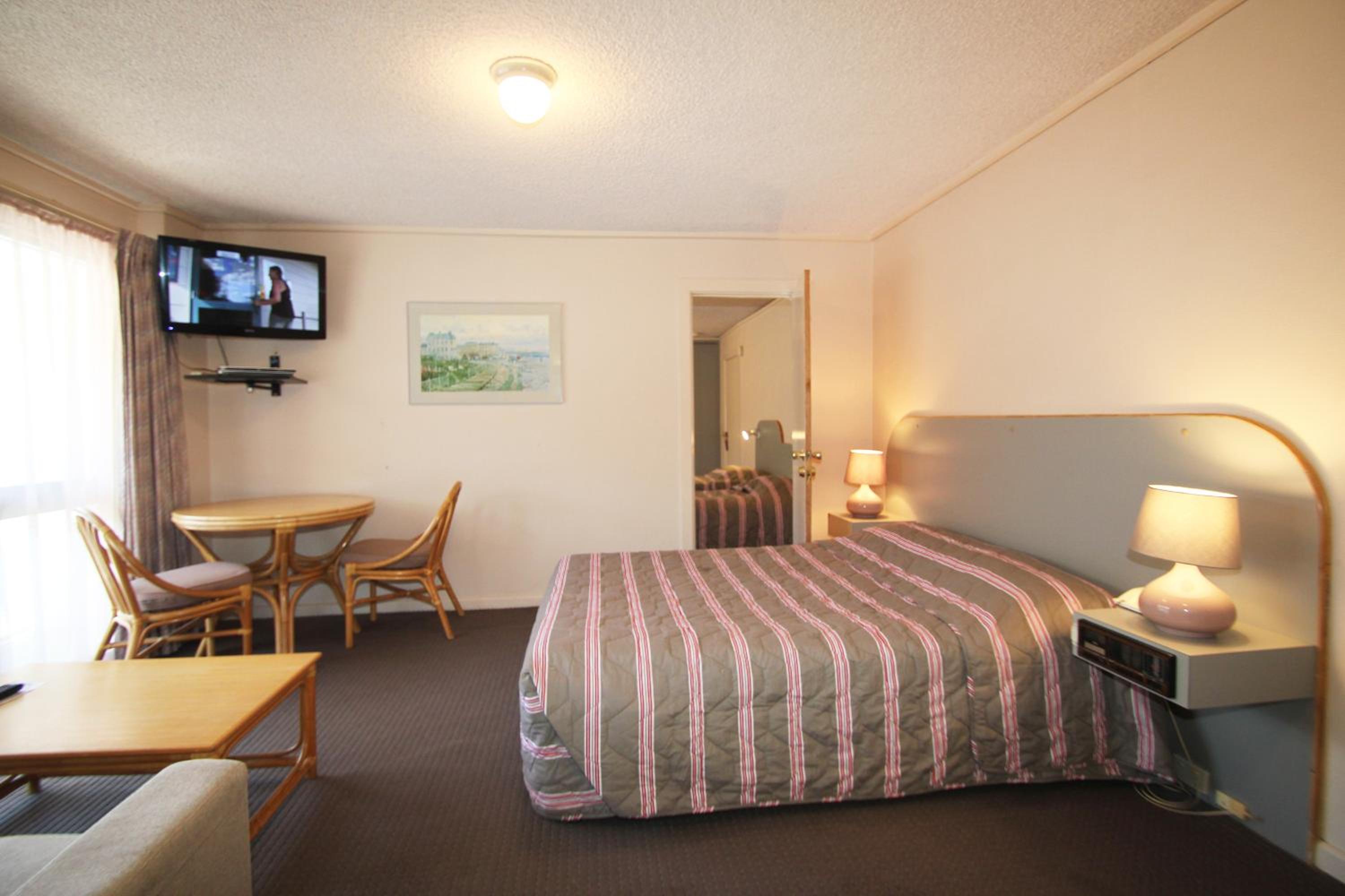 Interconnecting Family Room
