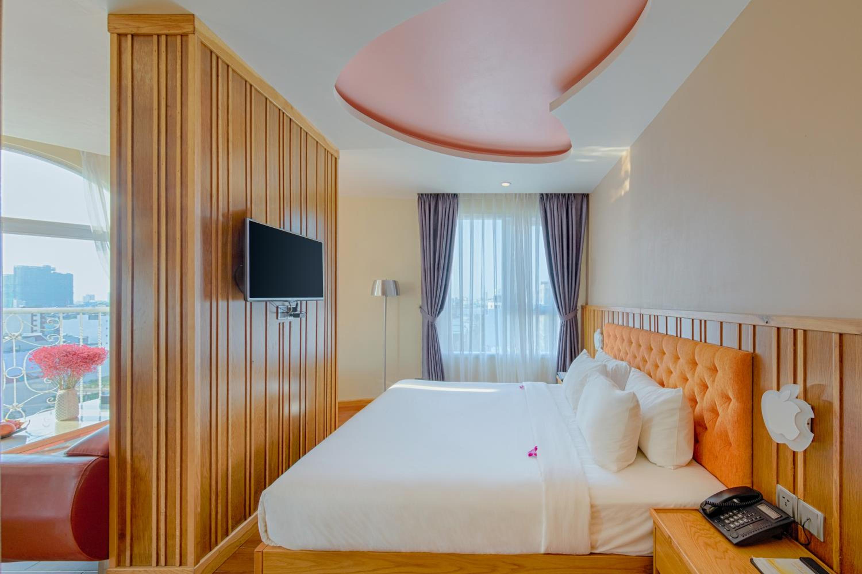 Deluxe Double Room with Balcony photo 2