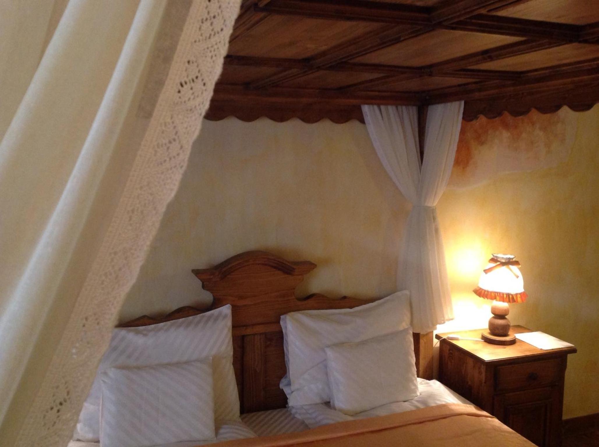 Double Room with canopy bed - Photo 13