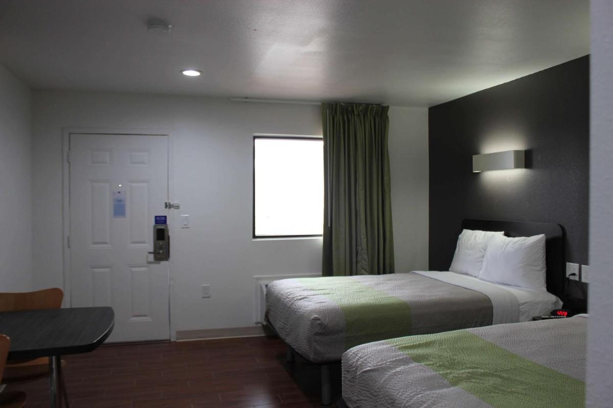 Deluxe Quadruple Room - Non-Smoking