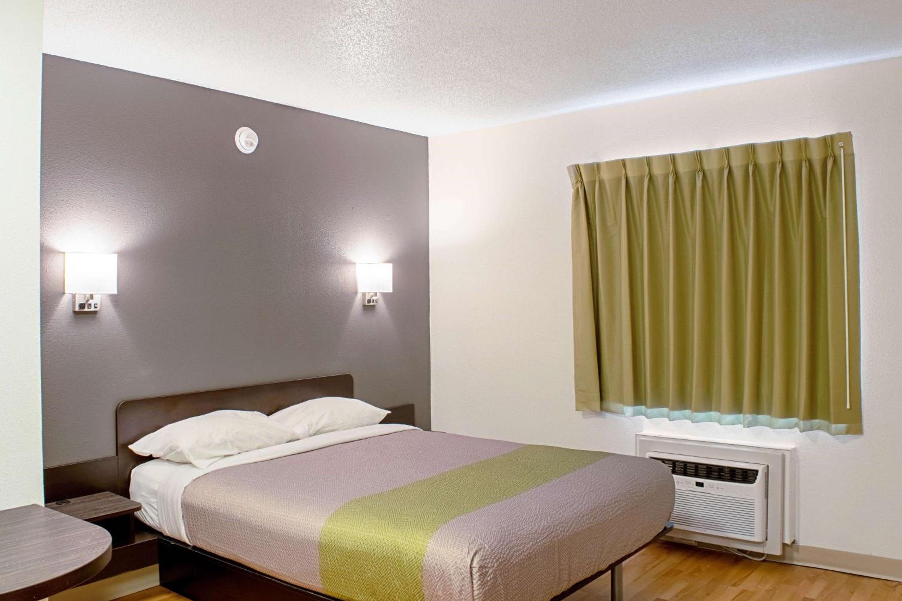 Queen Room photo 3