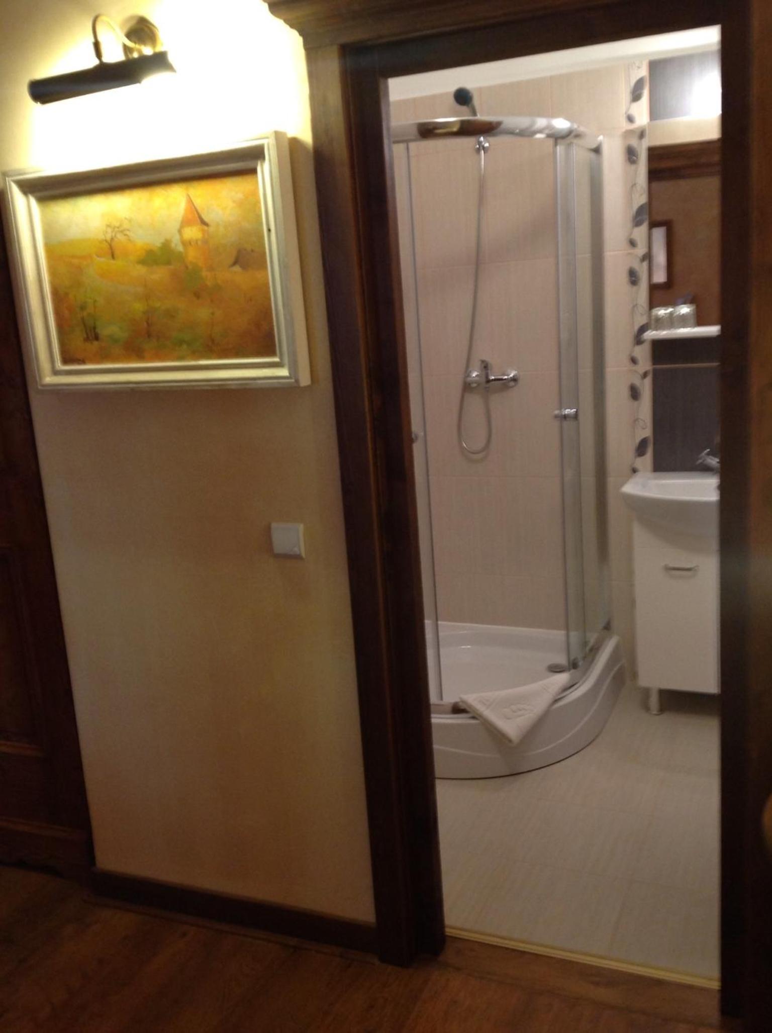 Deluxe Double Room with Canopy Bed - Photo 13
