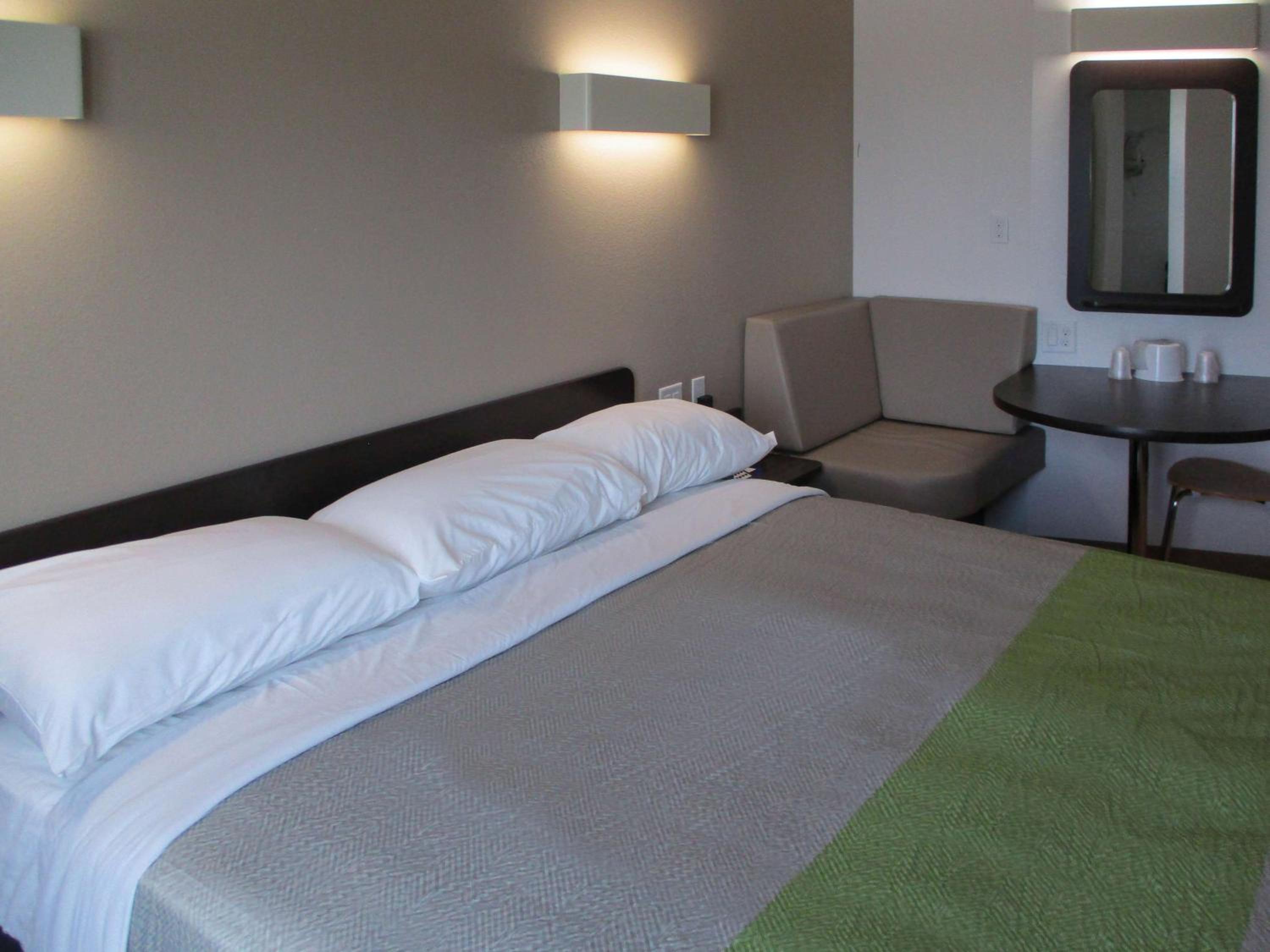 Suite - Non-Smoking - Photo 2