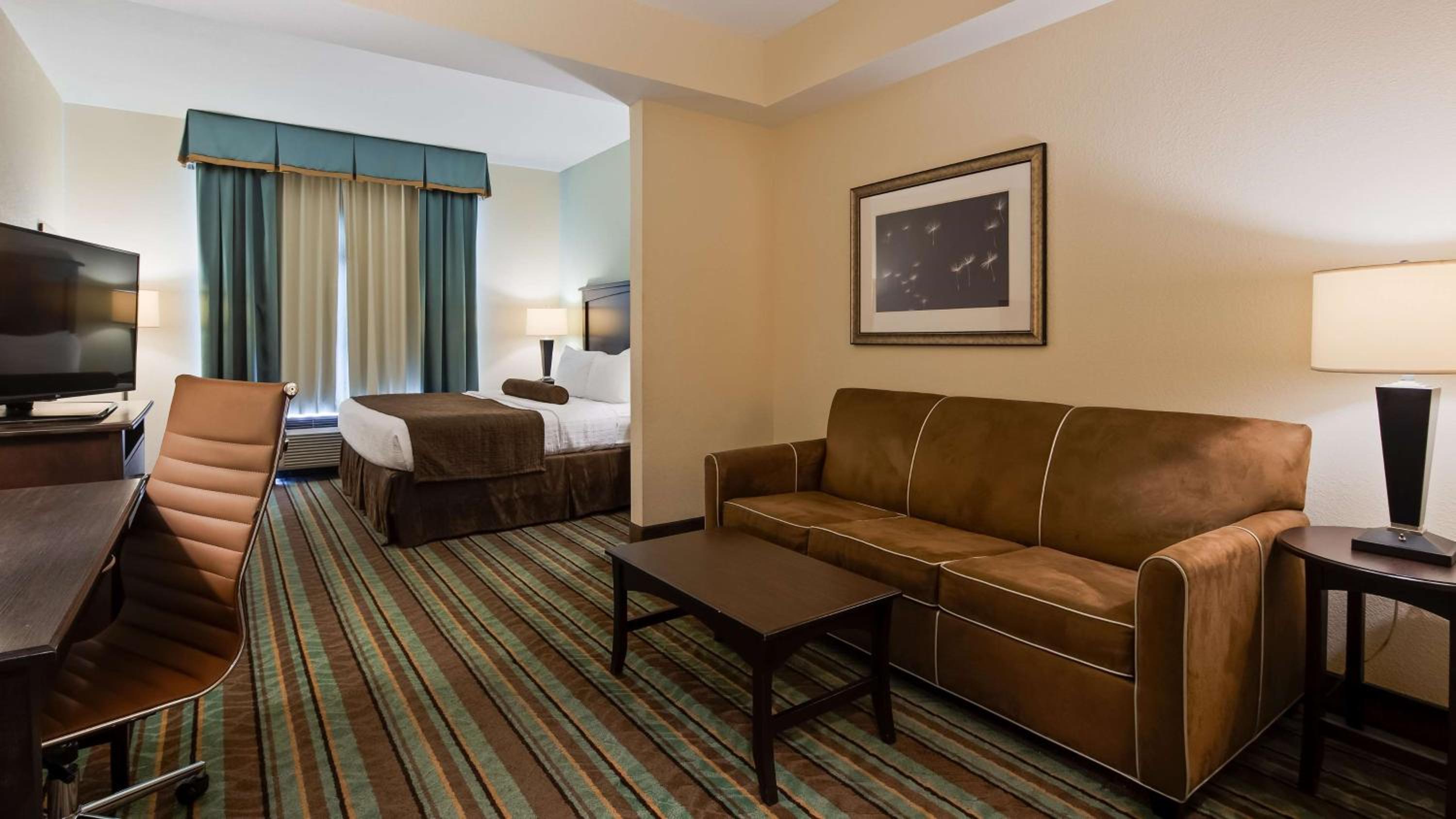 King Room - Non-Smoking - Photo 7