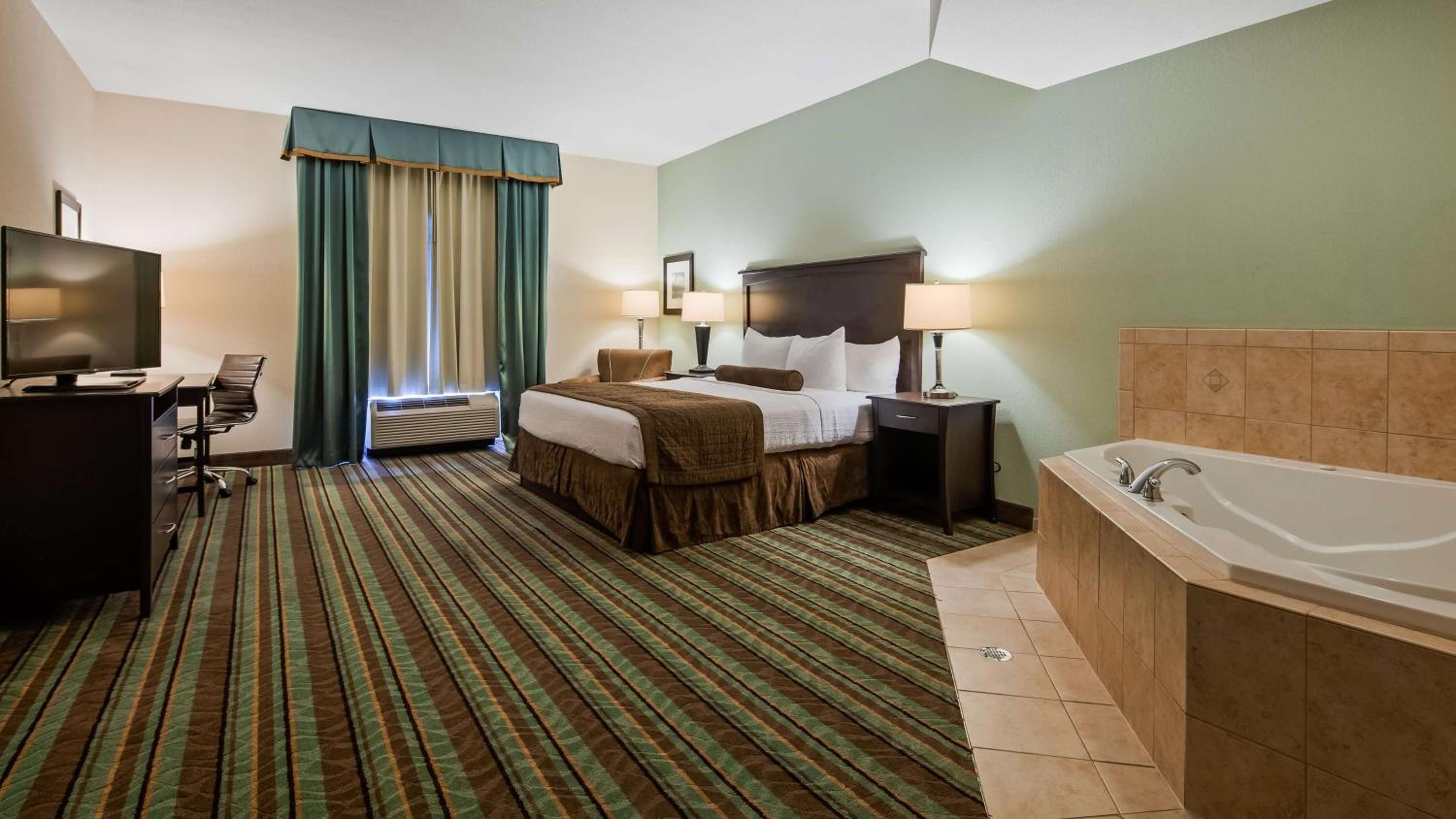 King Room with Whirlpool - Non-Smoking - Photo 1
