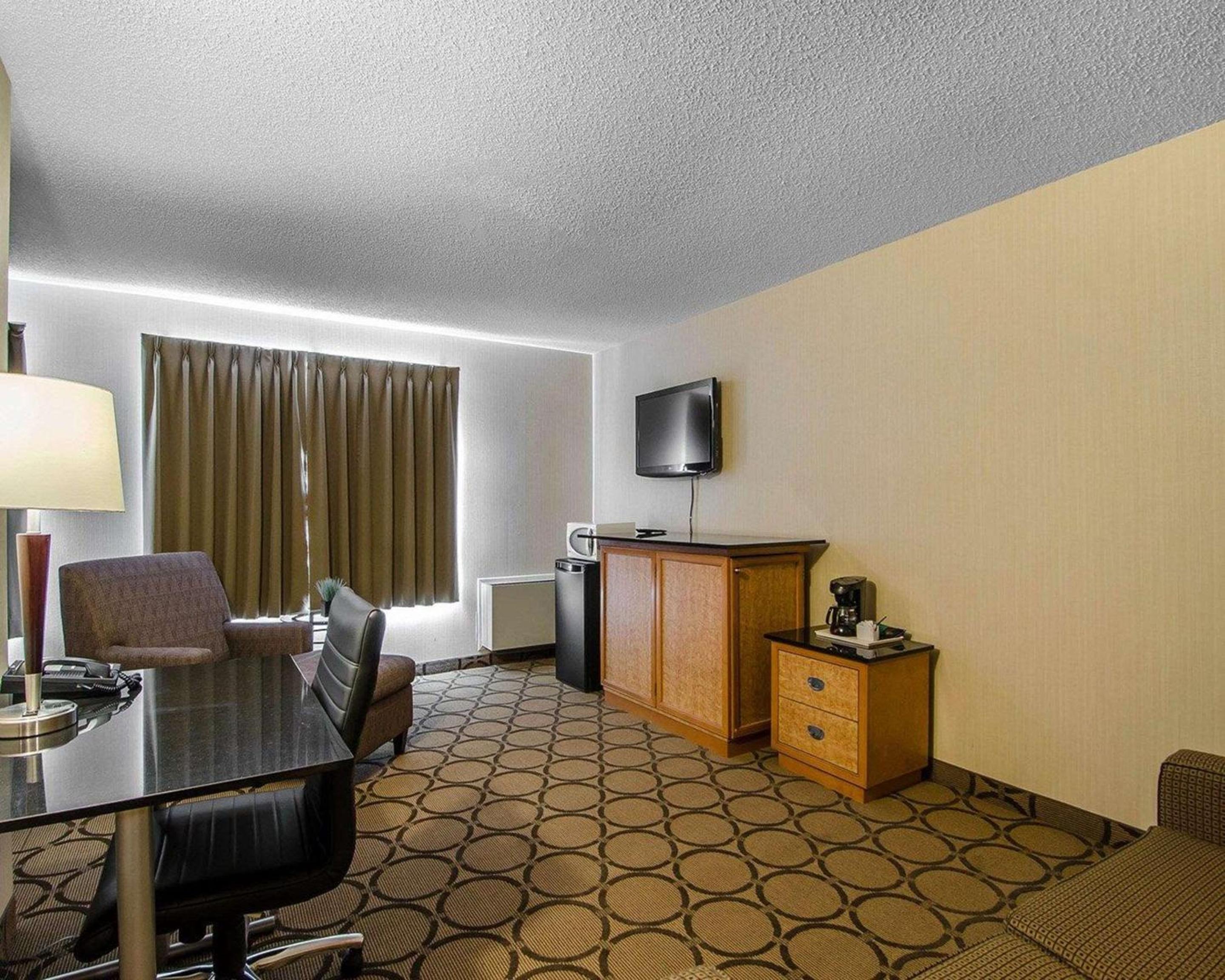 King Room - Non Smoking - Photo 4