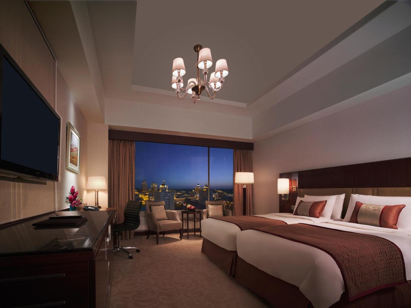Deluxe Twin Room with City View photo 2
