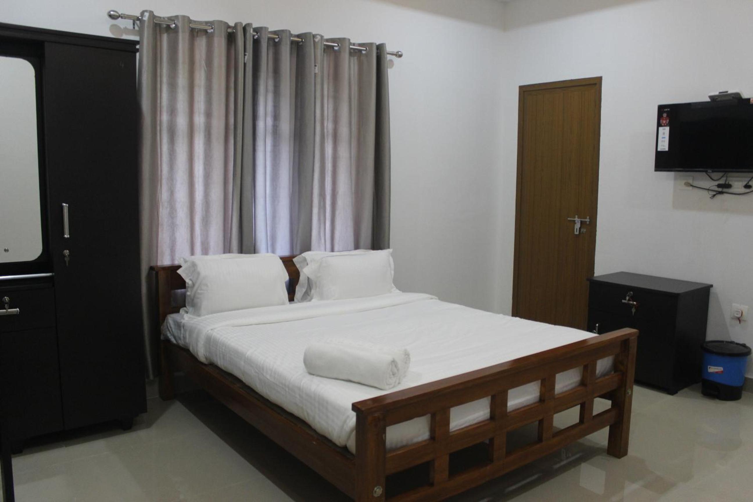 Deluxe Double Room with Balcony photo 1