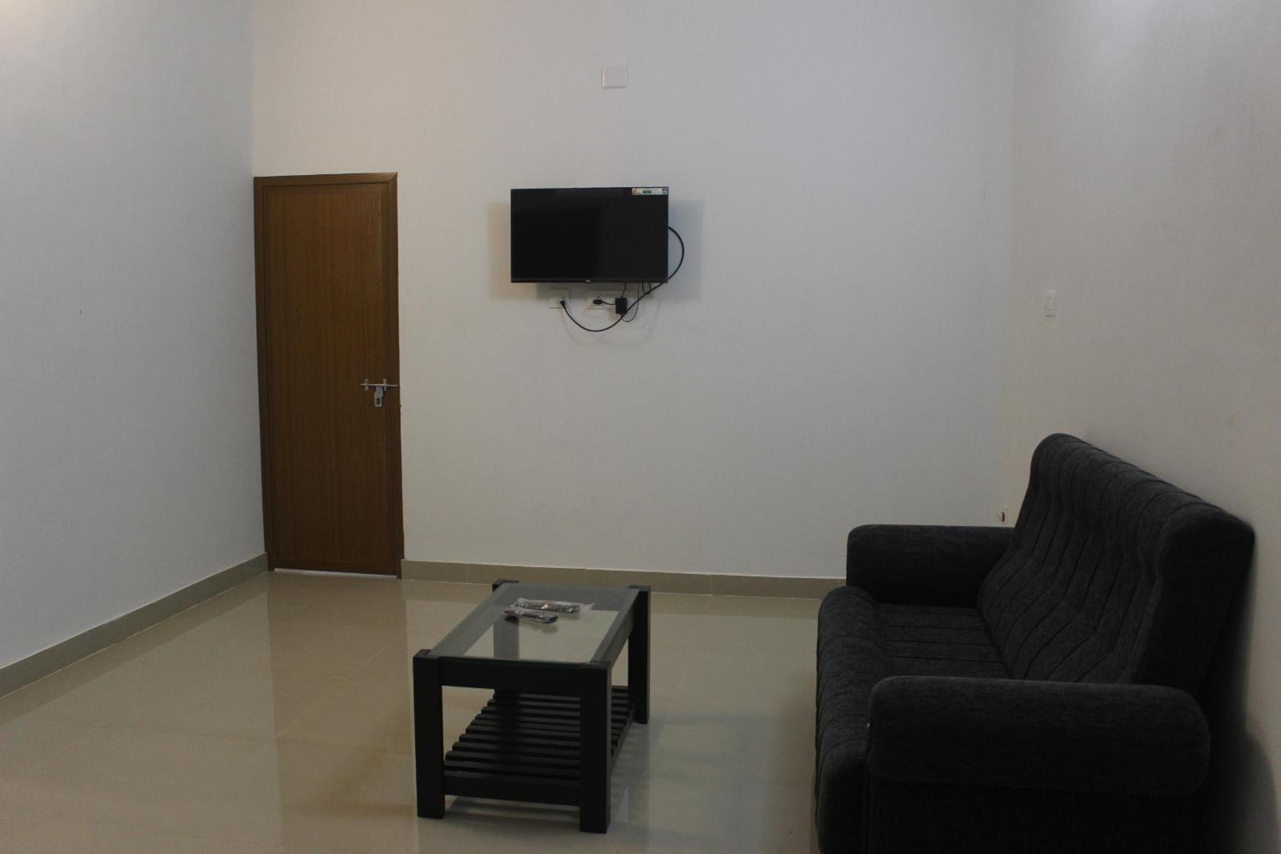 Deluxe Double Room with Balcony photo 3