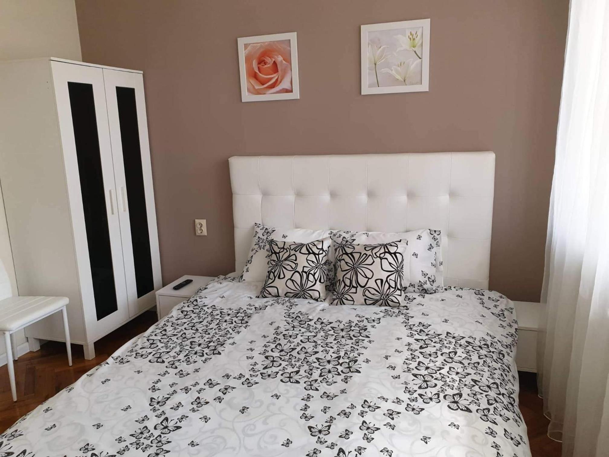 Two-Bedroom Apartment - Photo 32