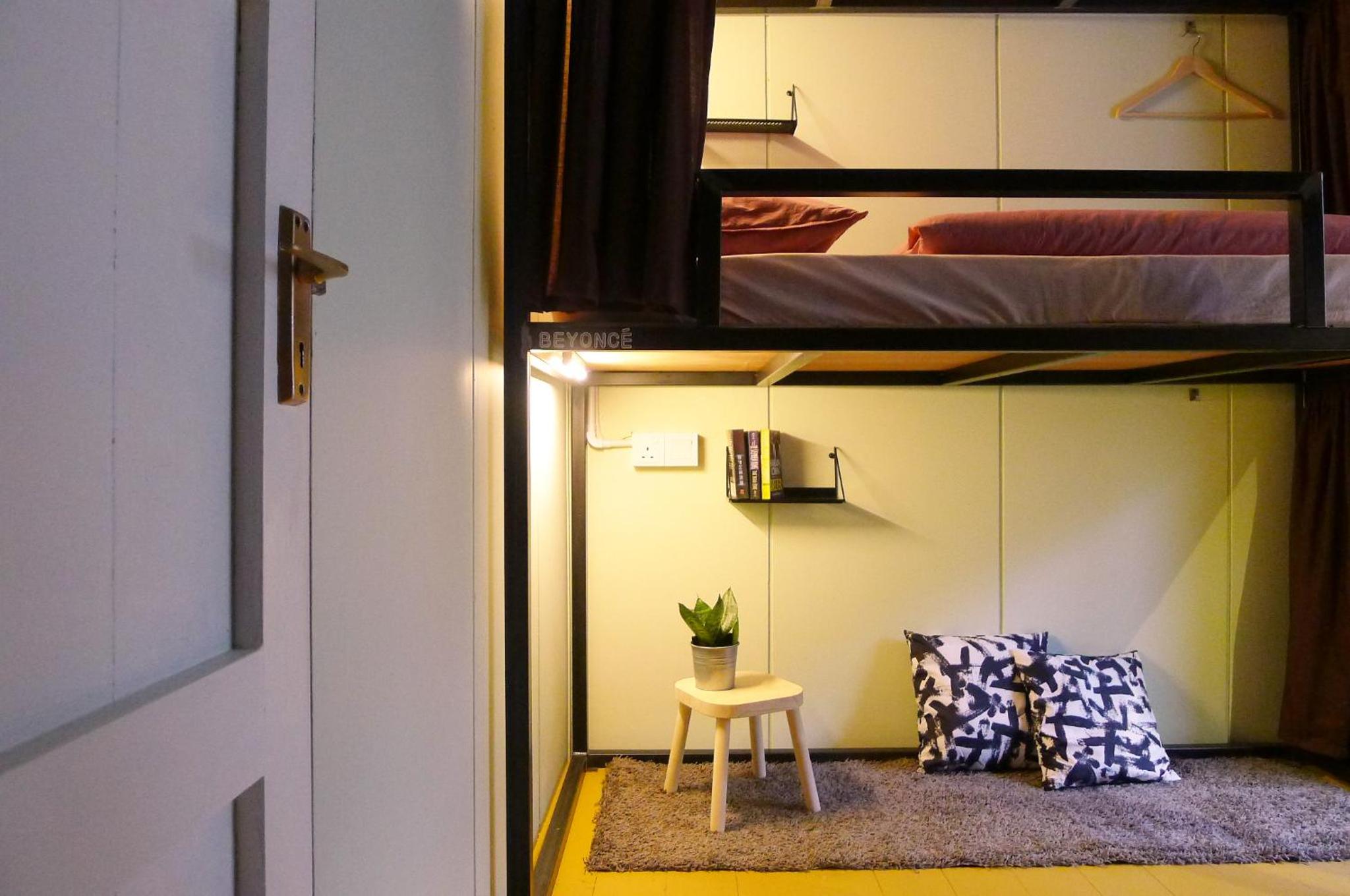 Twin Room with Shared Bathroom photo 2