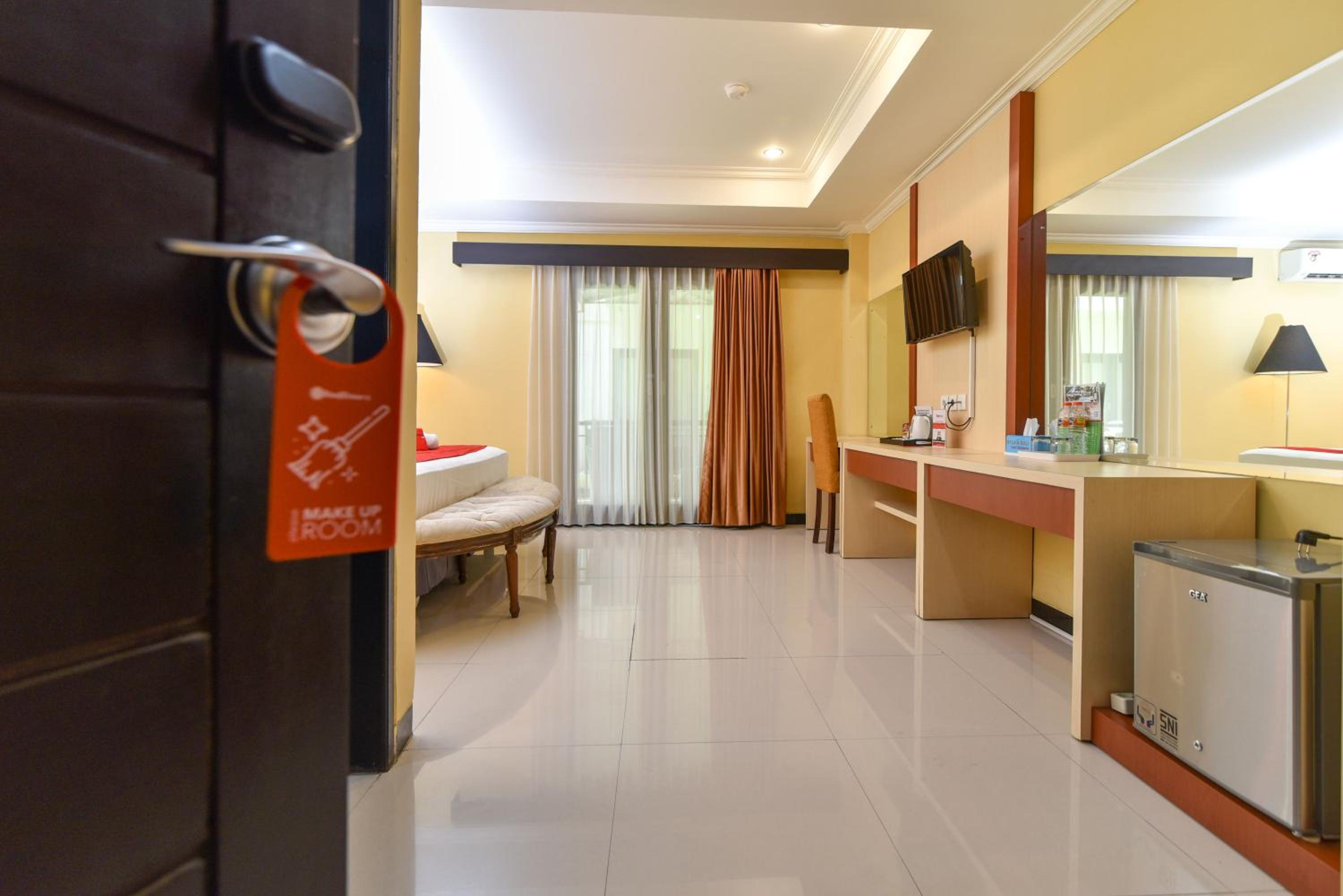 Deluxe Room - Photo 7