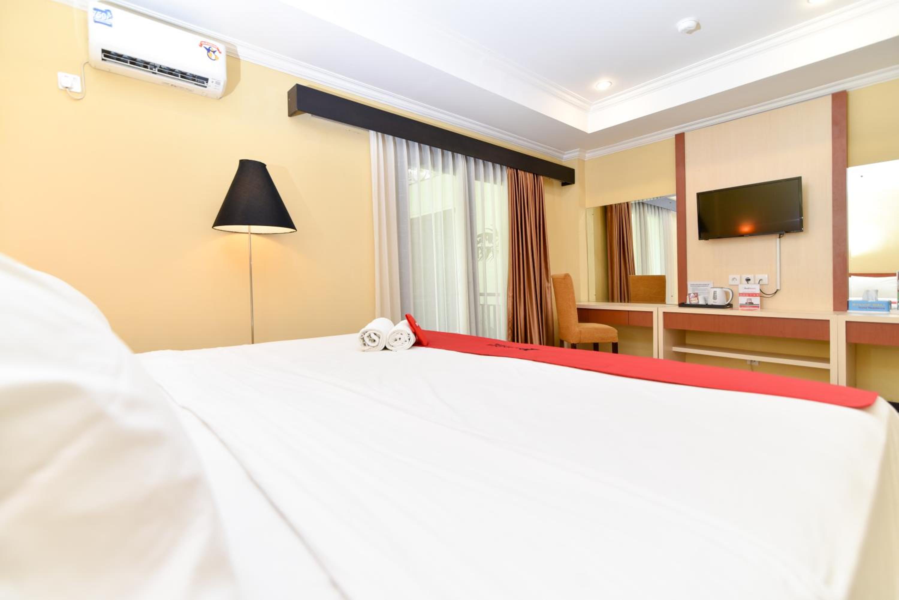 Deluxe Room - Photo 5