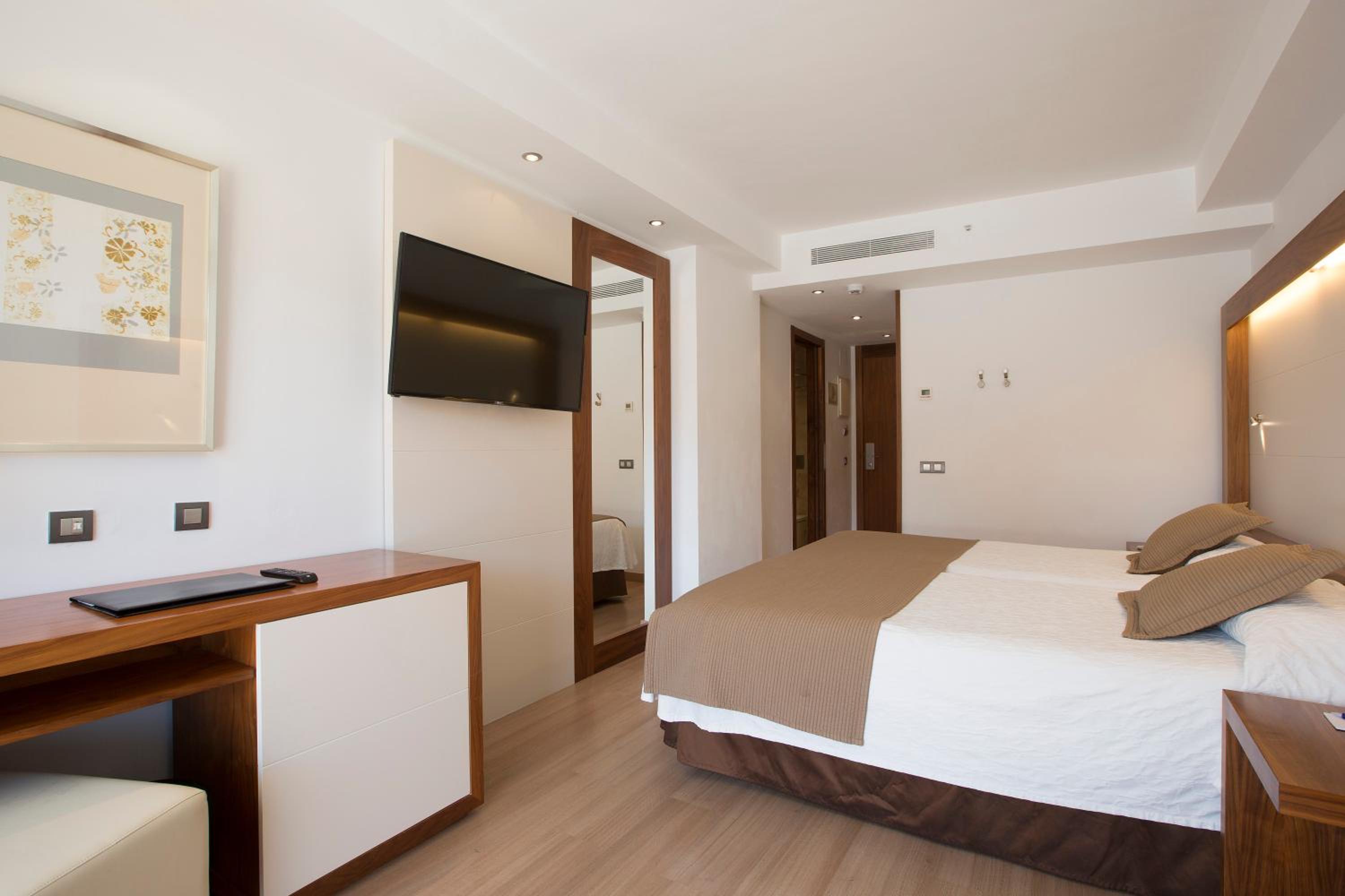 Standard Double Room - Photo 1
