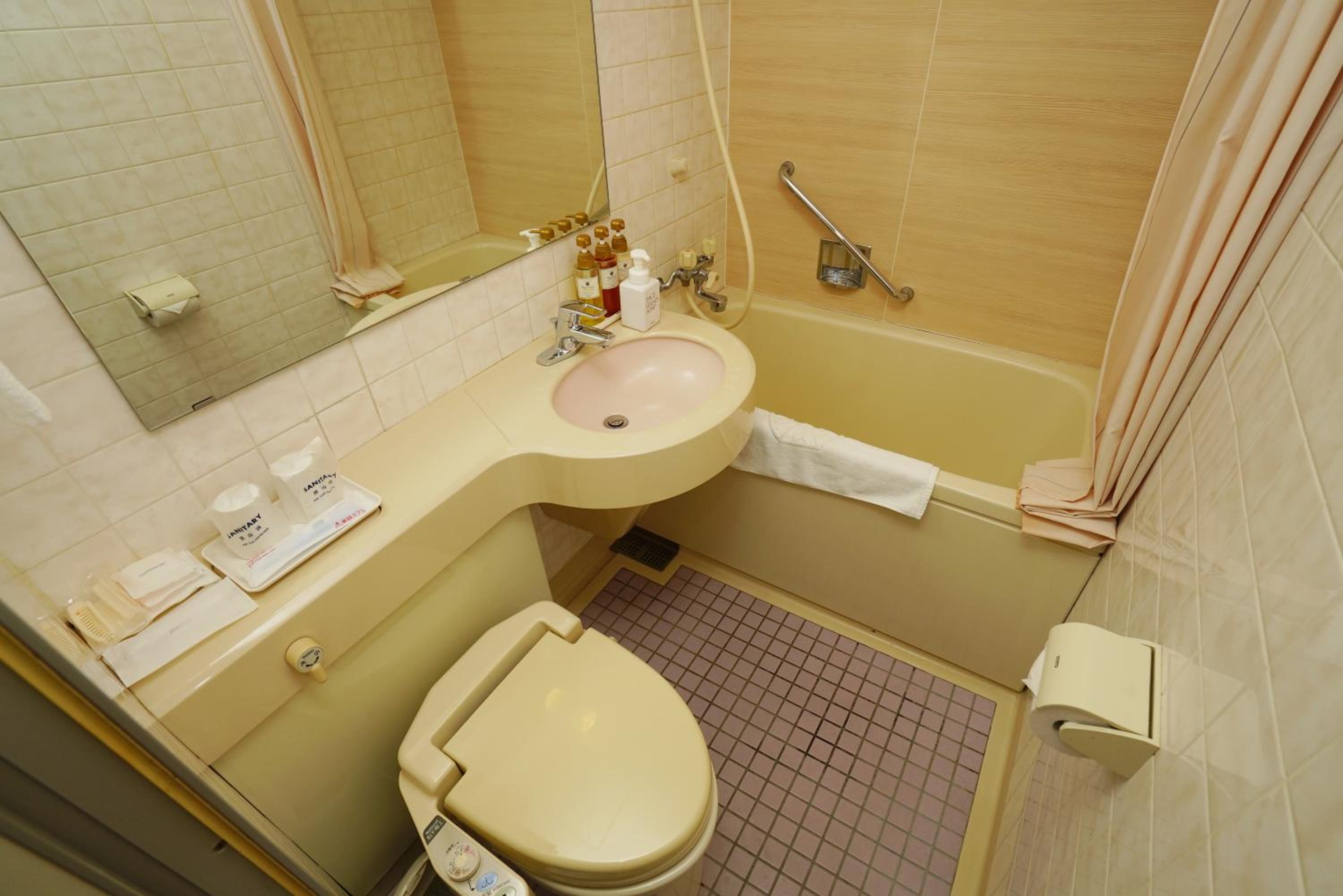 Superior Twin Room with Sofa Bed - Non-Smoking photo 2