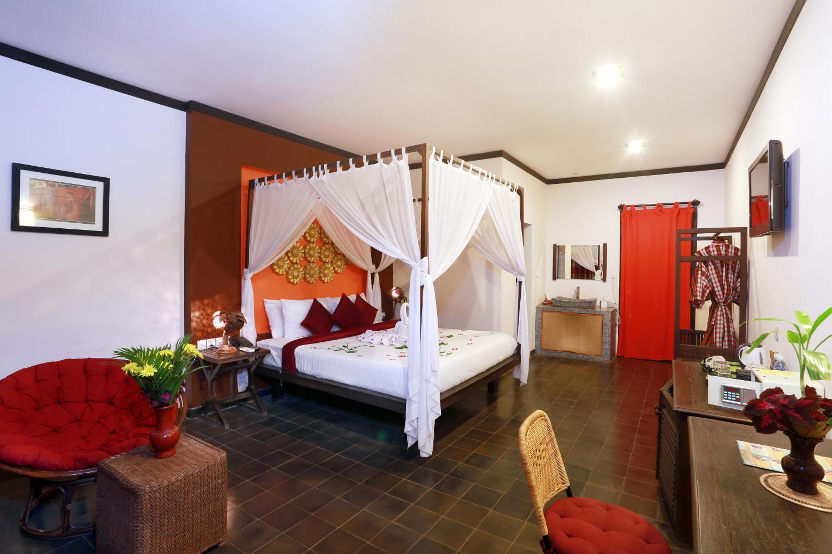 King Cabana Room with Balcony and Pool View - Free Pickup photo 1