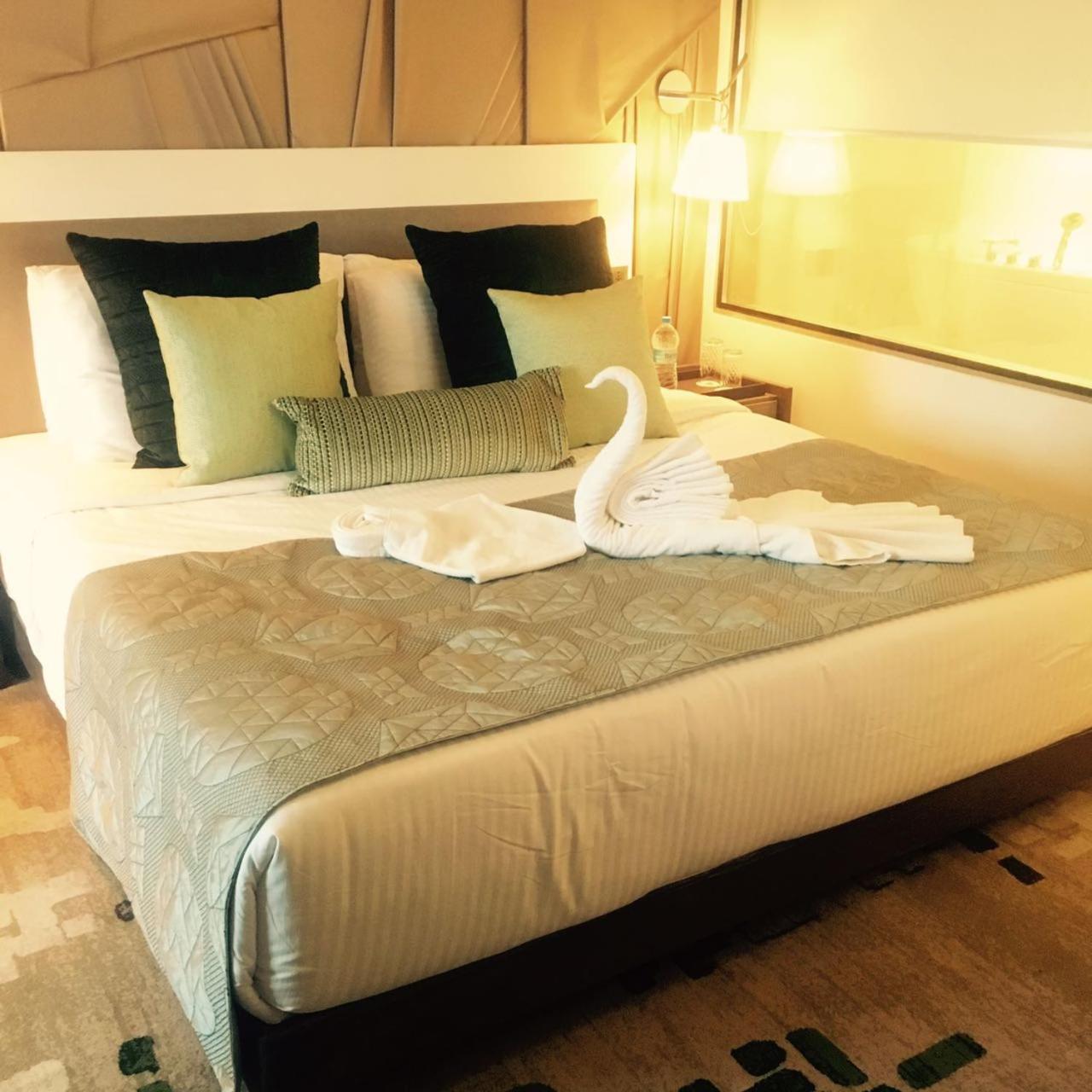Suite(With 2 ways Airport Transfer on sharing basis / 2 Beer pint or two 30 ml alcoholic house brand drink at Happy Hours - 1700 to 1900 Hrs) - Photo 7