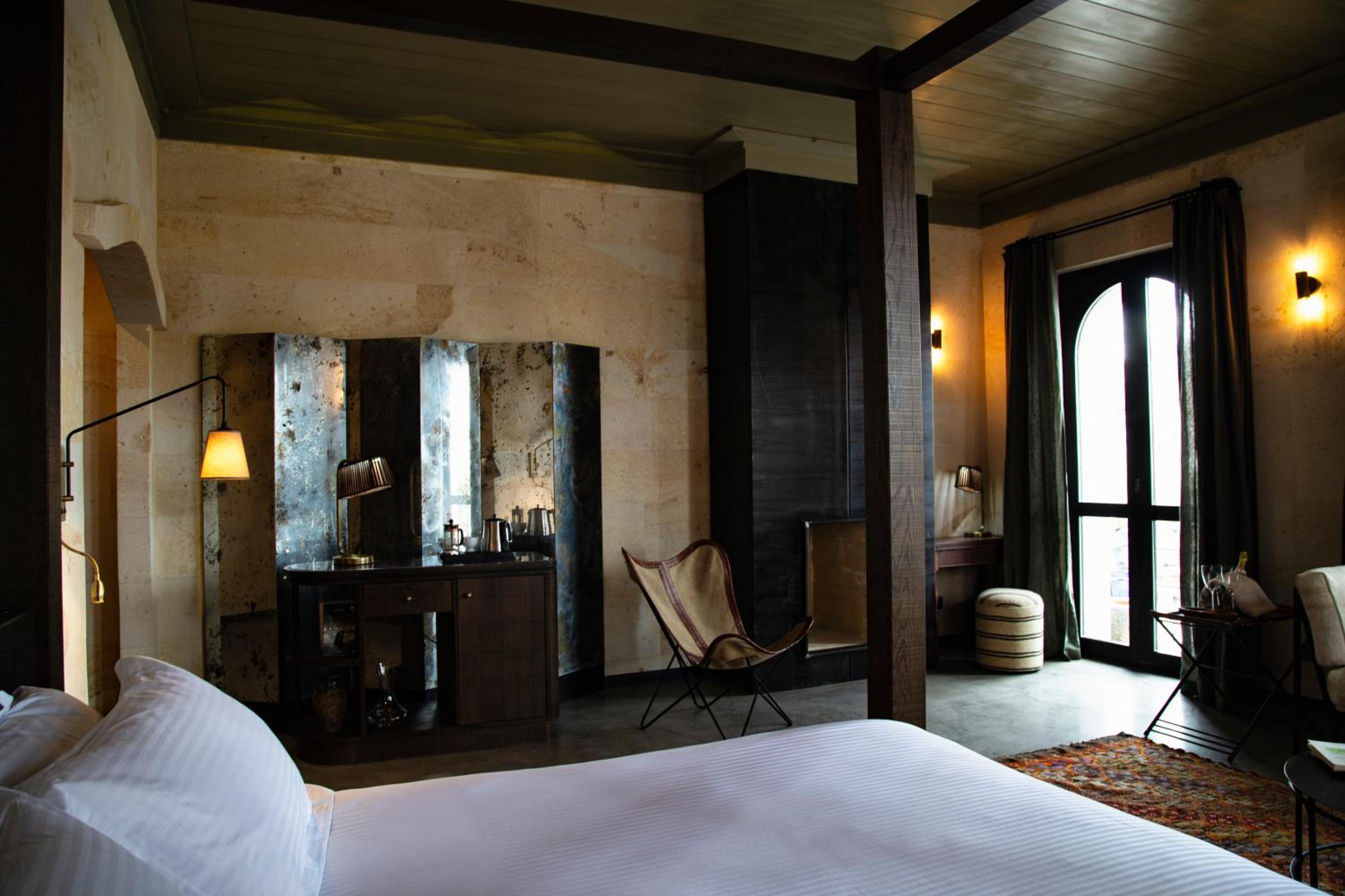 Suite with French Balcony - Photo 8