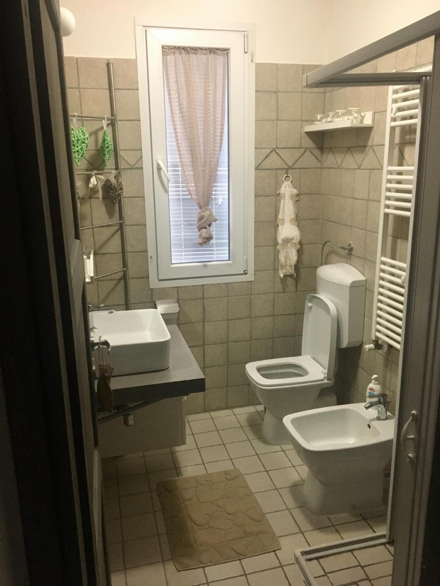 Double Room - Photo 5