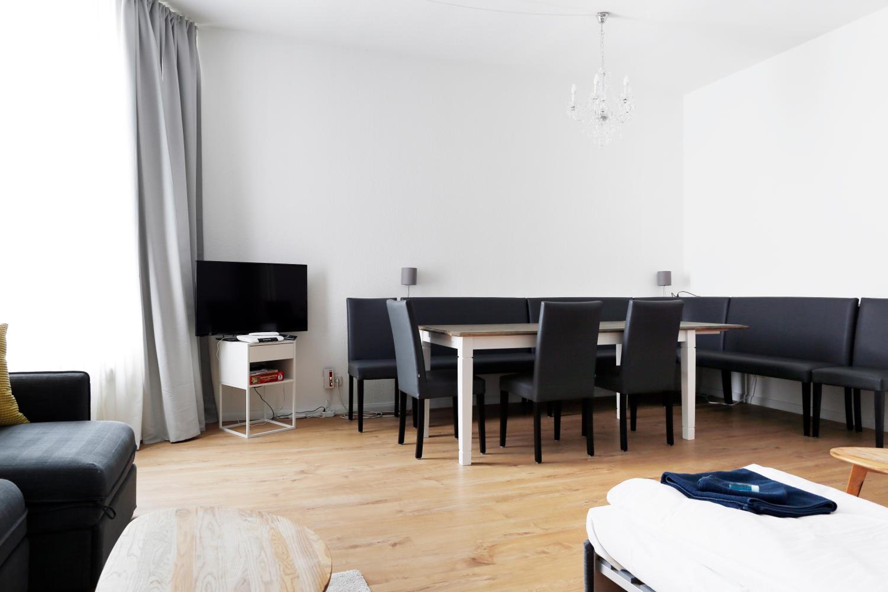 Apartment photo 2