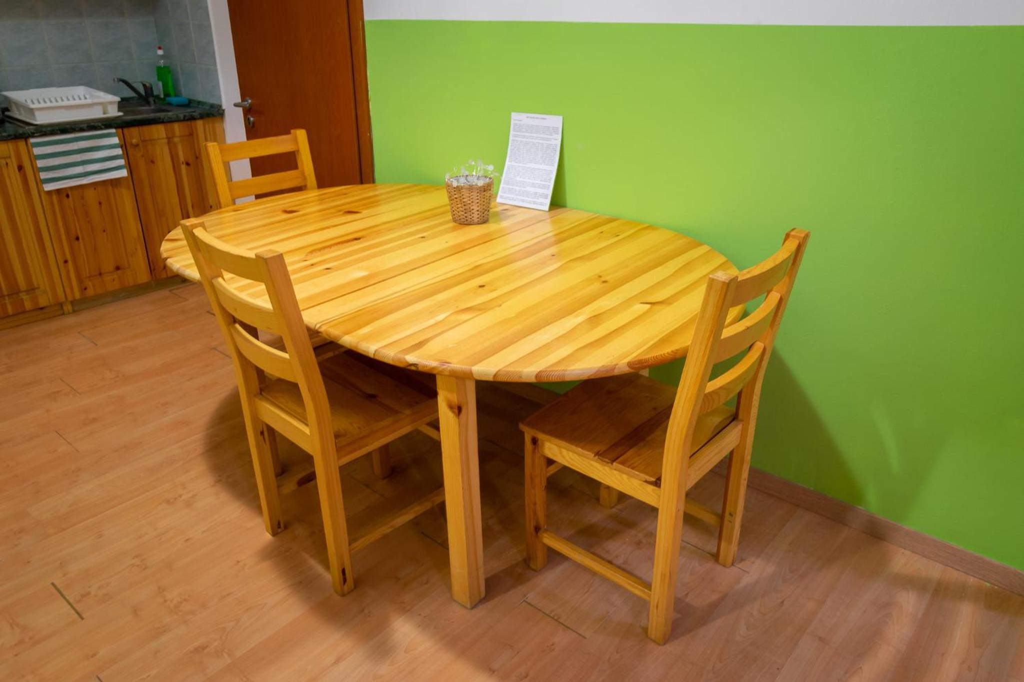 Budget Twin Room - Photo 26