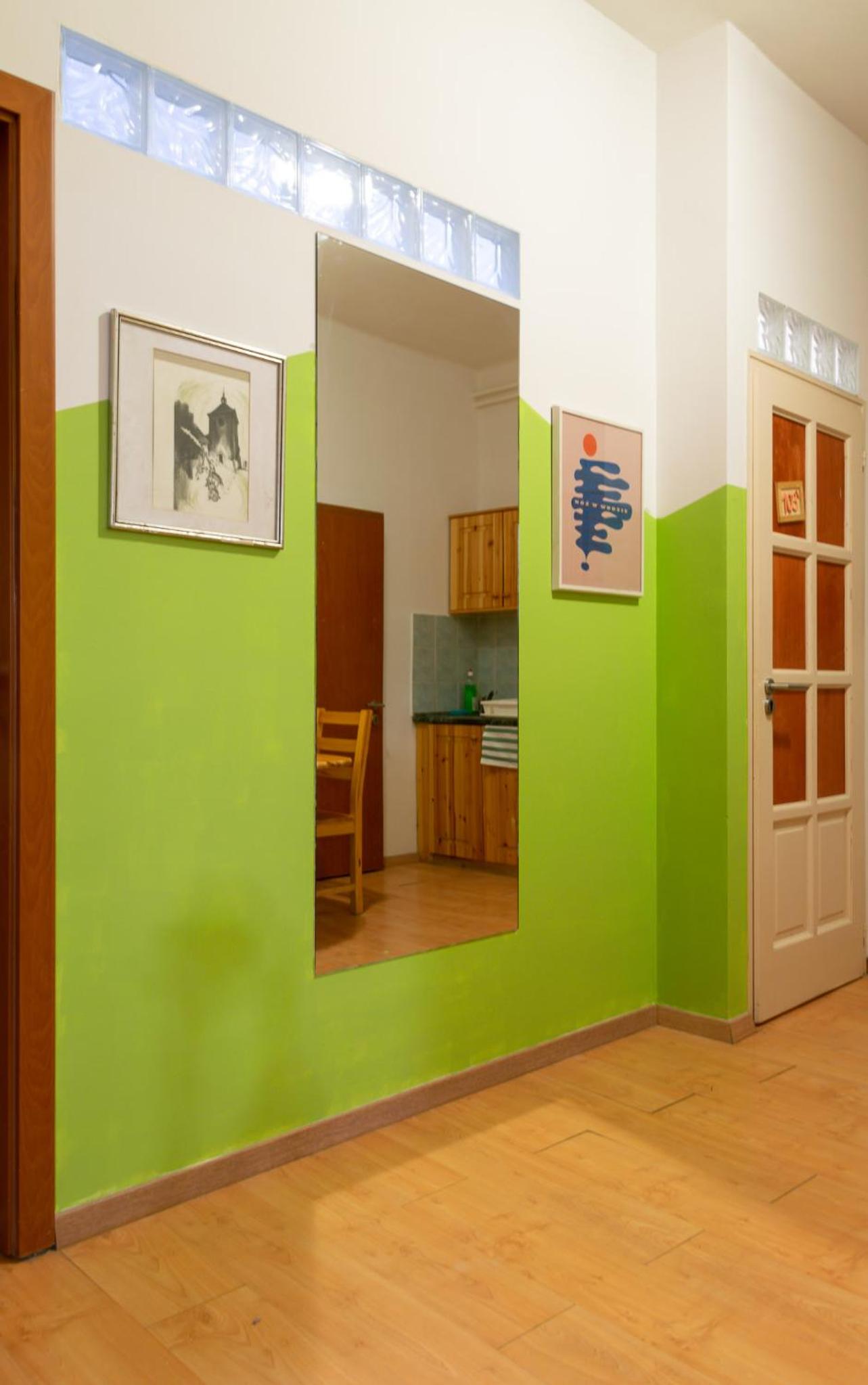 Budget Twin Room - Photo 20