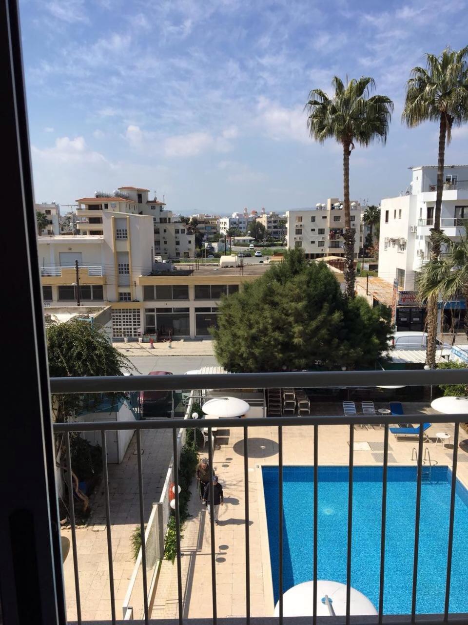 Studio With Pool View photo 2