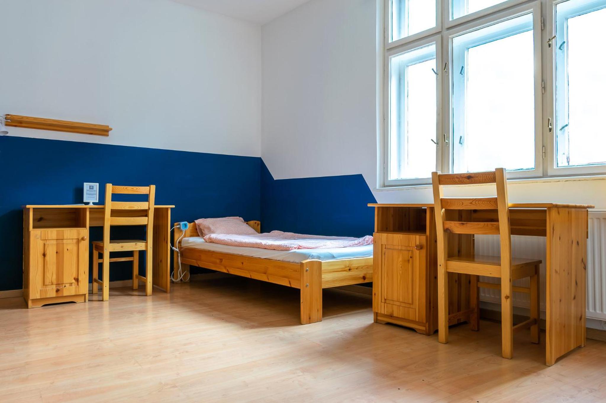 Budget Twin Room - Photo 52
