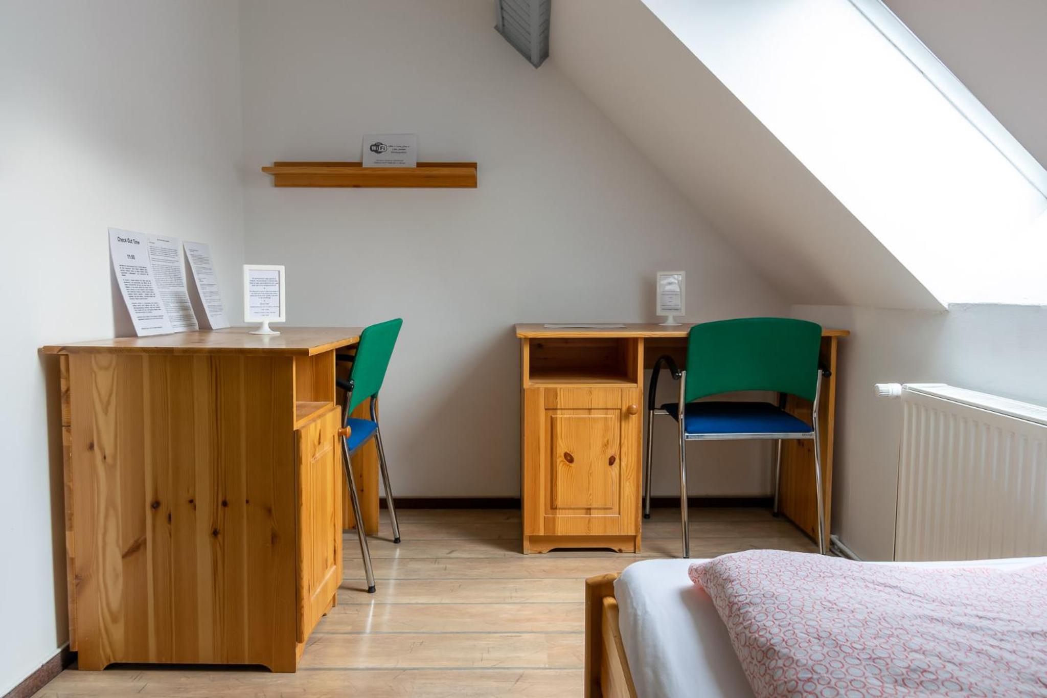 Budget Twin Room - Photo 45