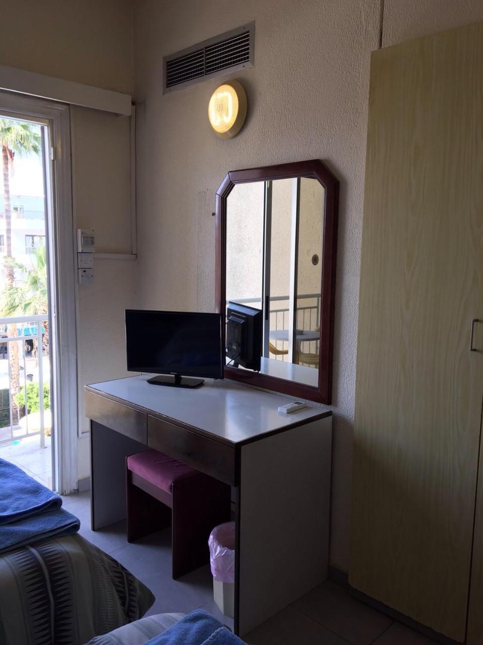 Studio With Pool View photo 1