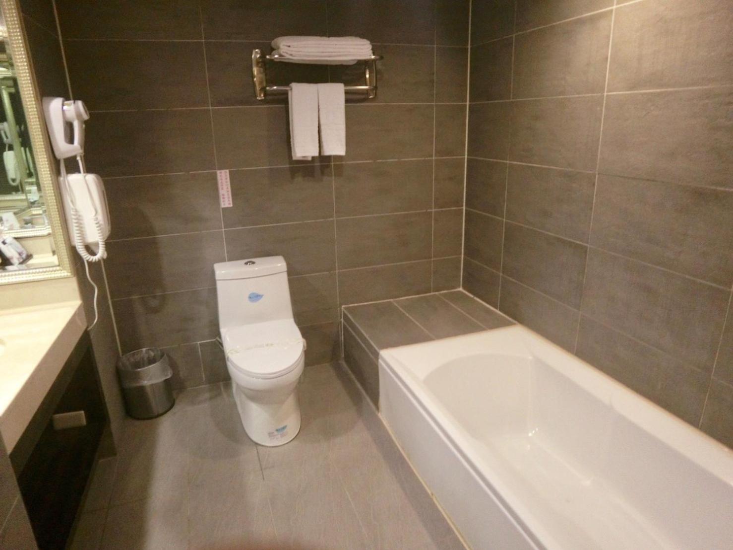 Deluxe Business Double Room - Public Parking photo 3
