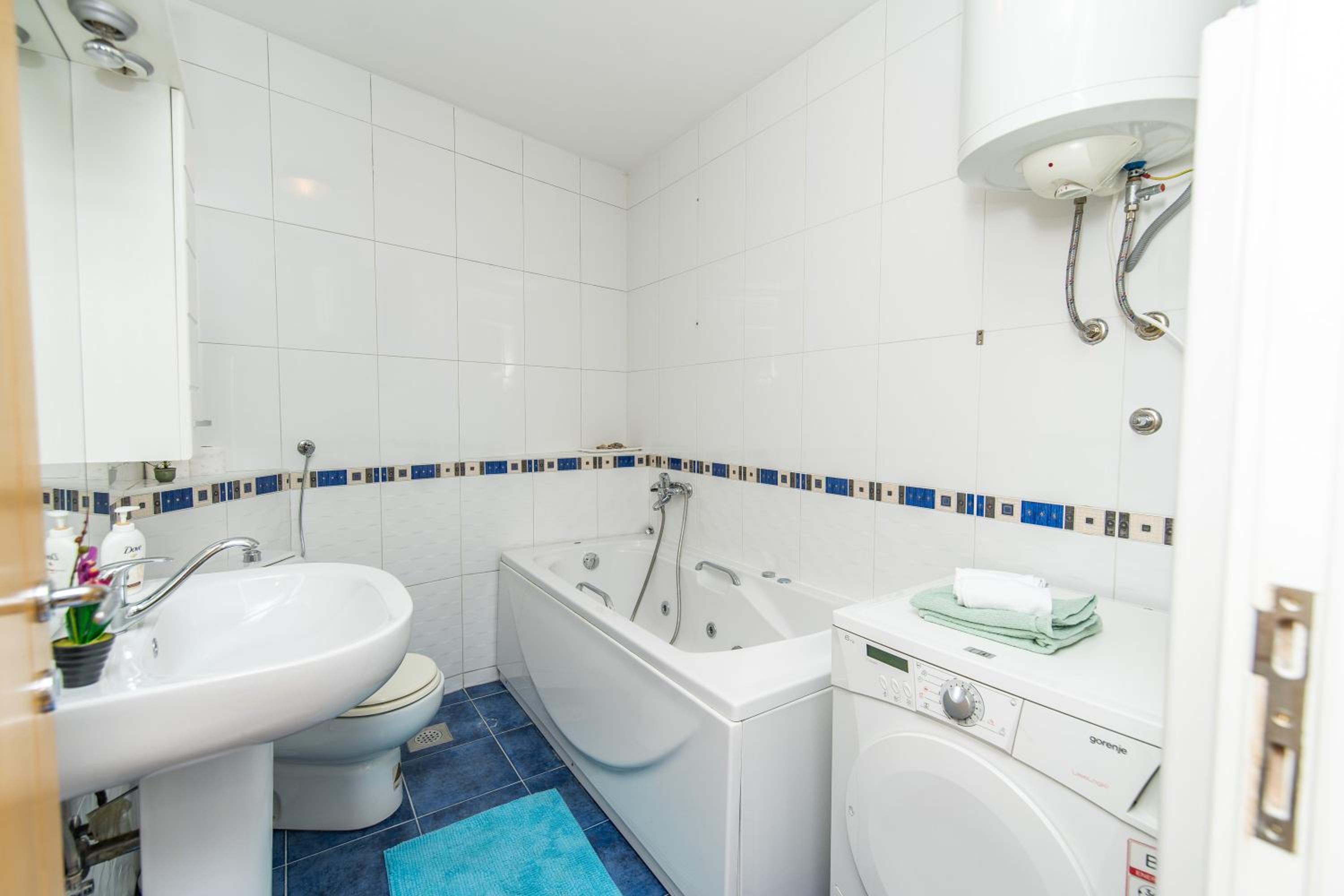 Two-Bedroom Apartment - Photo 3