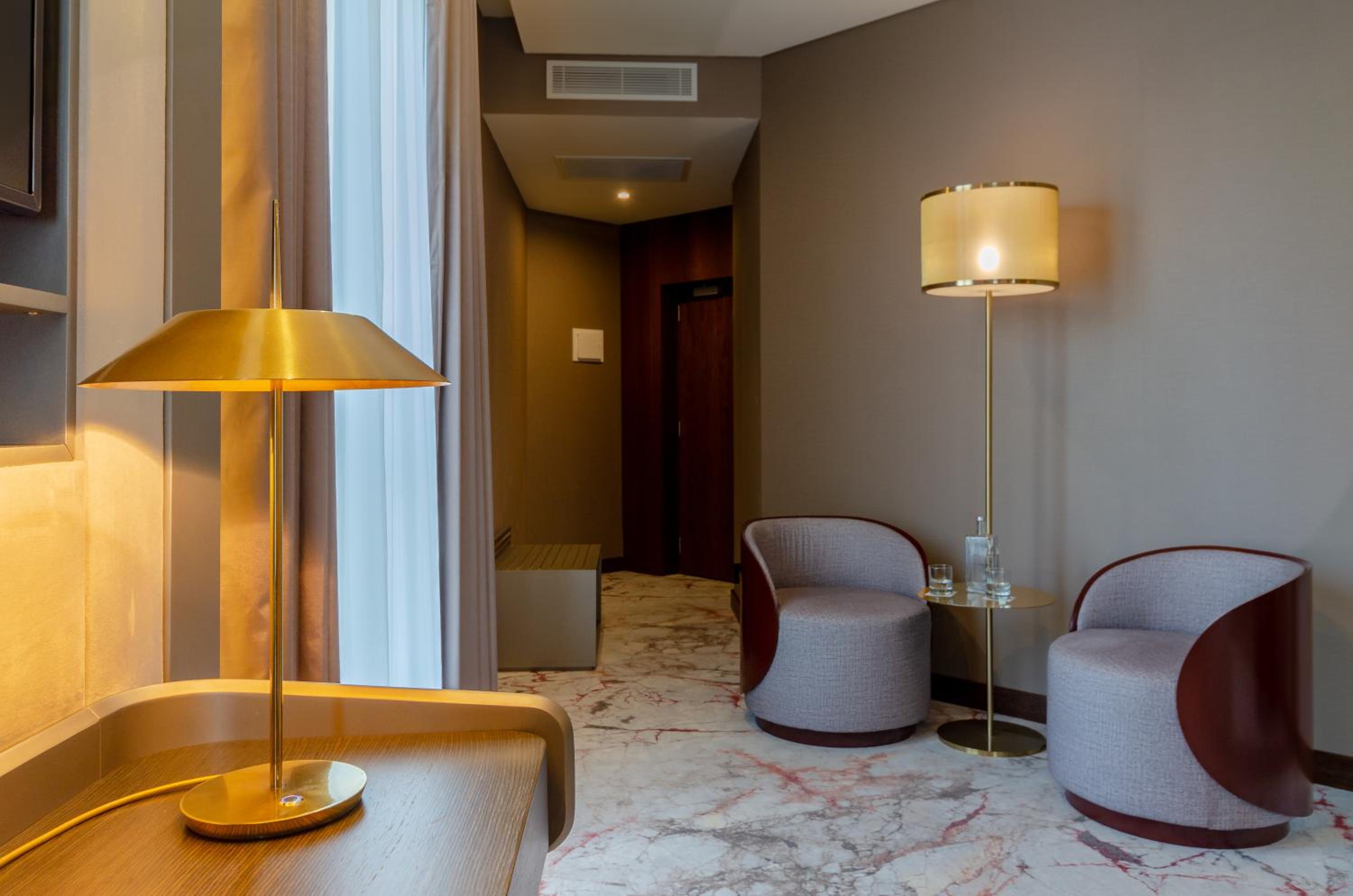 Deluxe Twin Room with Avenue View - Photo 6