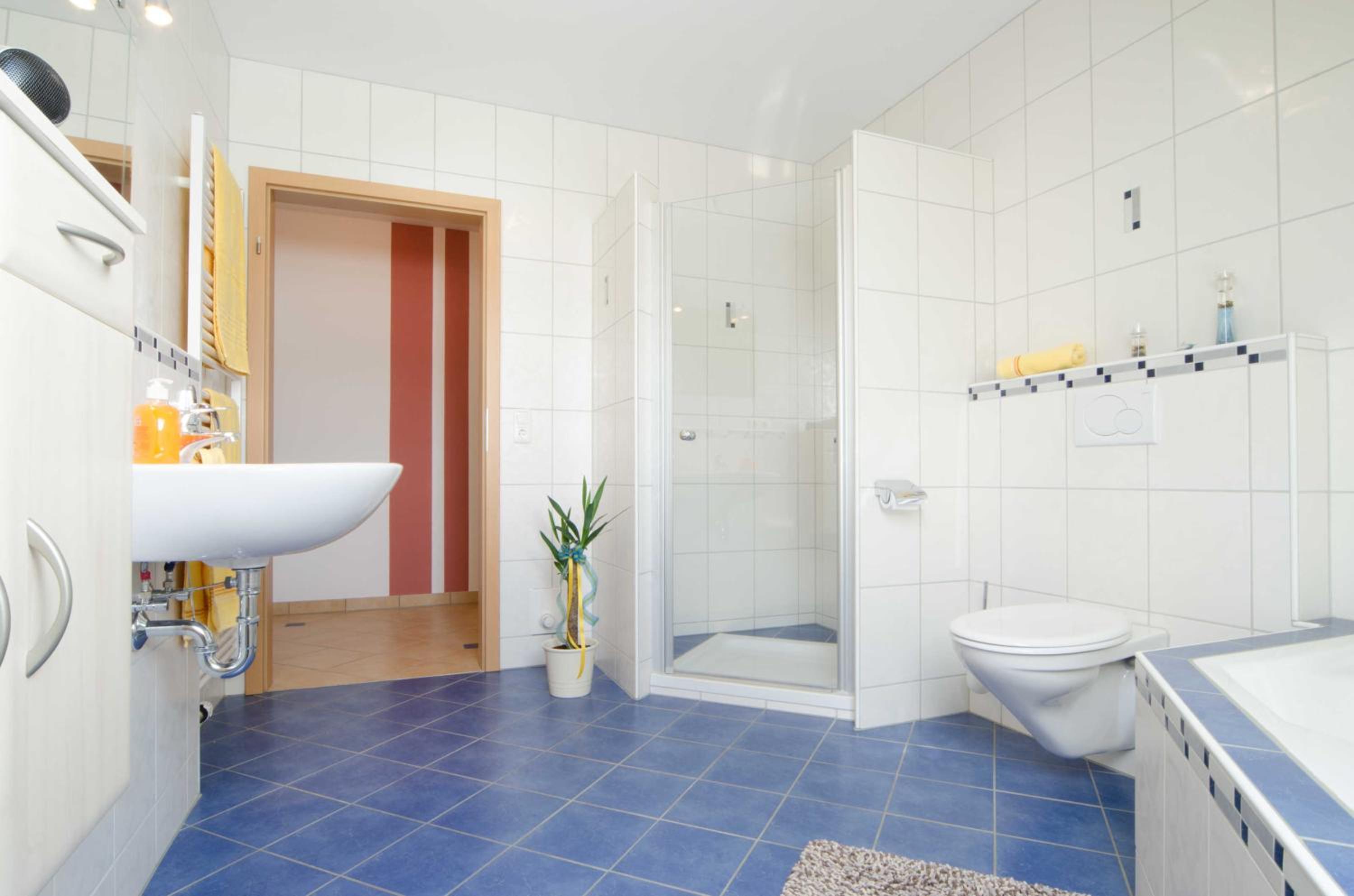 Three-Bedroom Apartment with Balcony photo 3