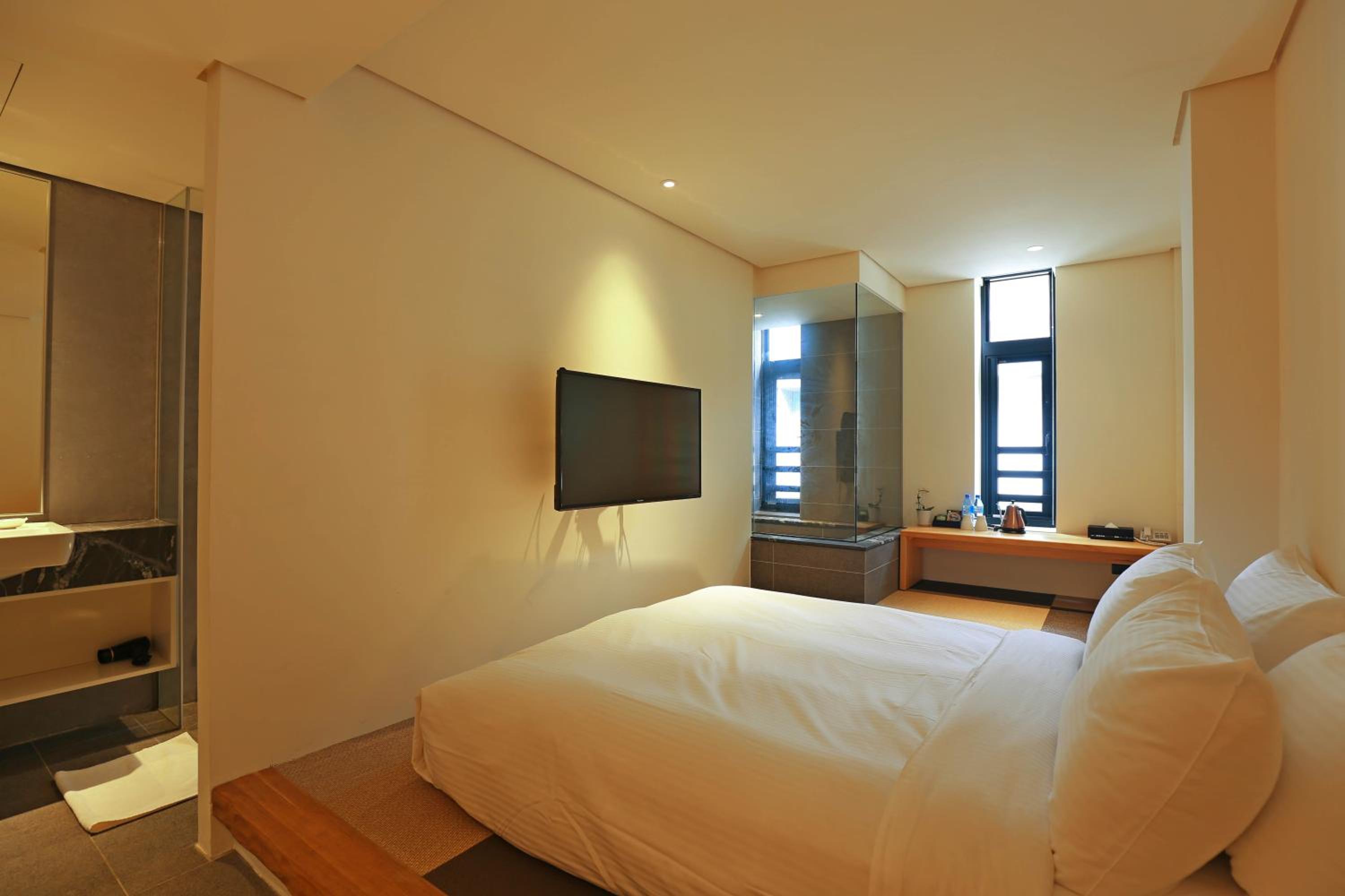 Economy Double Room photo 3