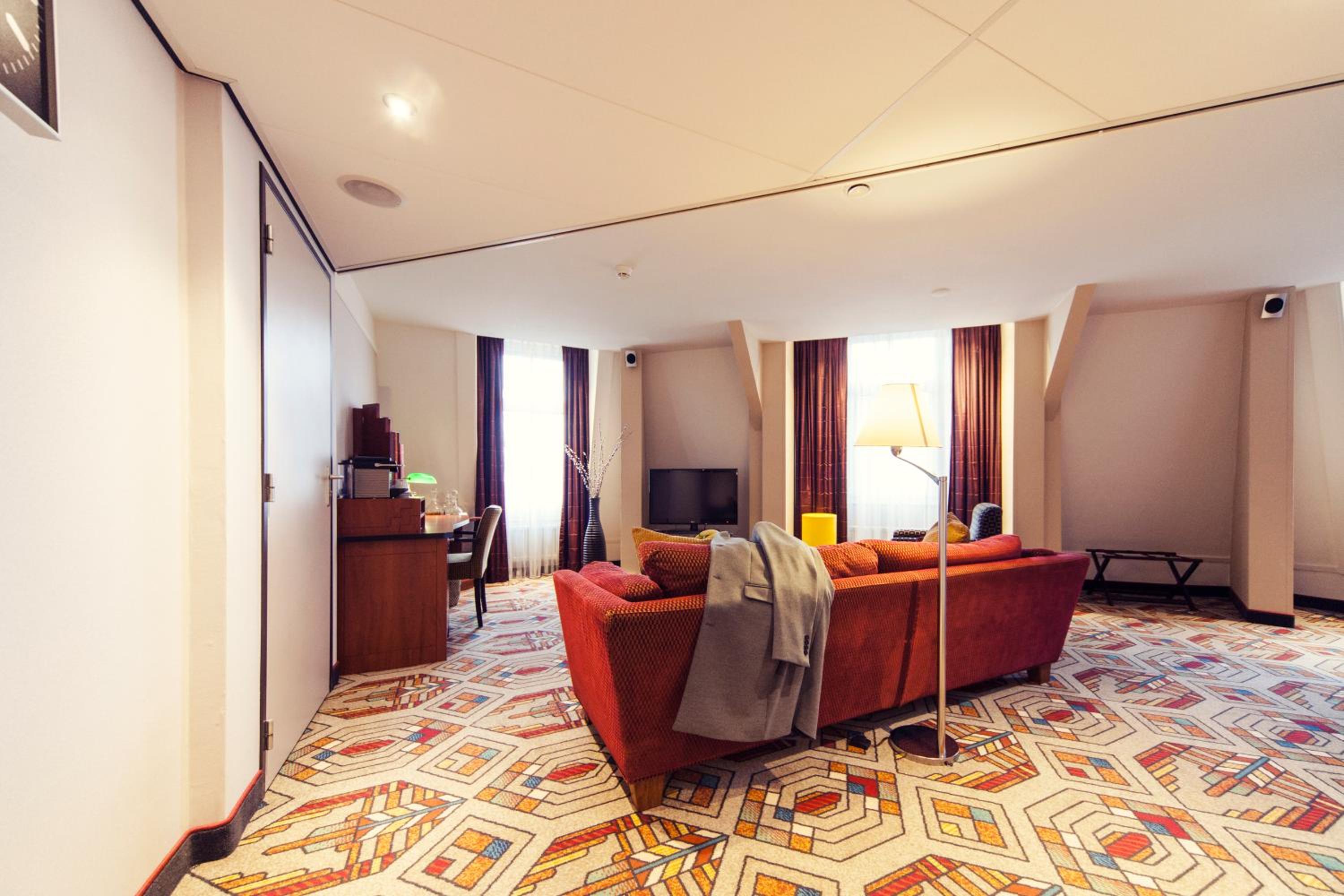 Master suite with canal view photo 3
